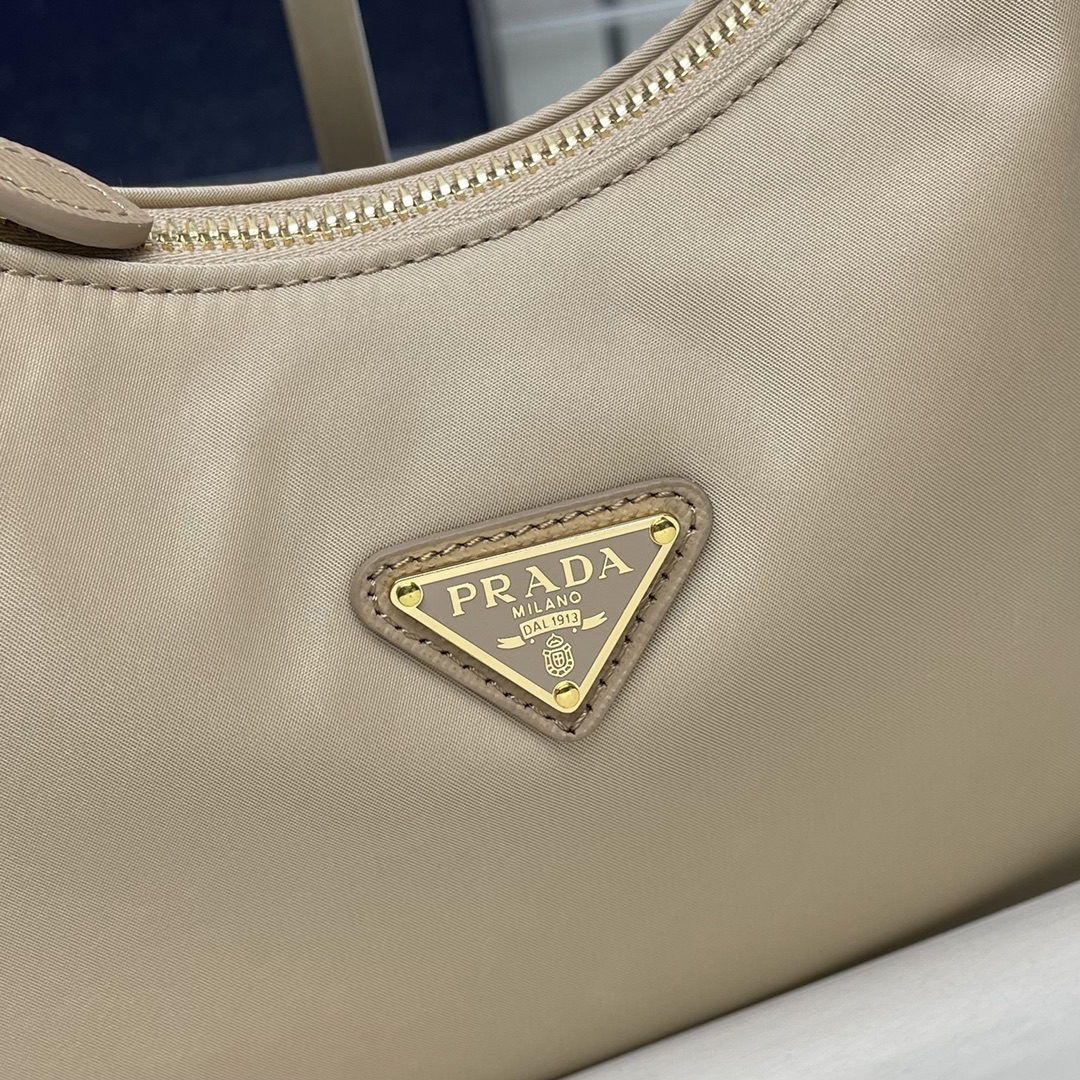 正品级原厂皮版本顶级原单Prada最新爆款皮肩带金色五金Hobo包女士尼龙单肩包型号1NE204采用进口