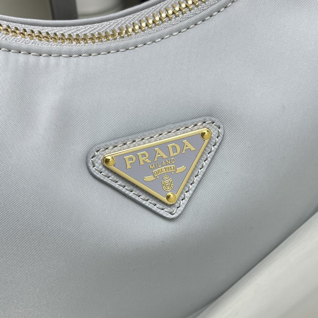 正品级原厂皮版本顶级原单Prada最新爆款皮肩带金色五金Hobo包女士尼龙单肩包型号1NE204采用进口