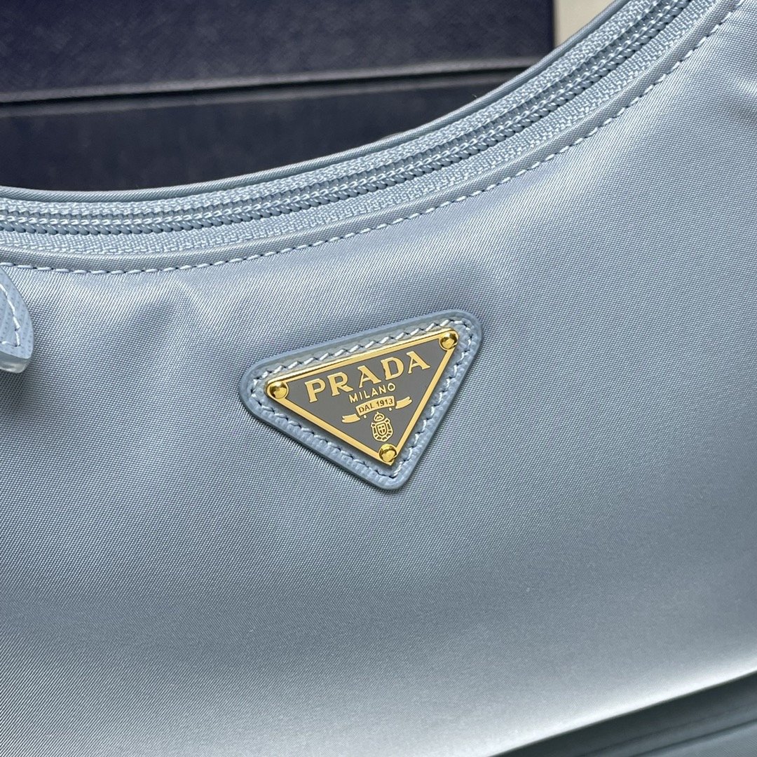 正品级顶级原单Prada最新爆款升级版金色五金HOBO肯豆同款女士尼龙单肩包型号1NE515采用进口原厂