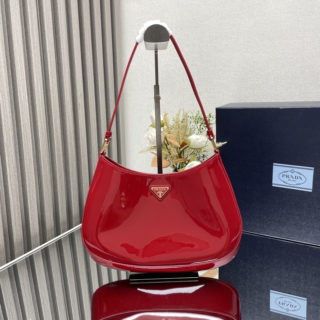 NO:179718,[Genuine grade (original leather version) top original list] The latest popular underarm bag of 1BC499 patent leather arrives, and uses imported leather open bead calf leather material, privately customized white matte hardware, a different goddess underarm bag, another popular version that never goes out of date. Ladies, hurry up and get the OEM code, size 27X21X5CM!  ,PRADA,prada,cowhide19860909【正品级（原厂皮版本）顶级原单】专柜最新爆款腋下包1BC499漆皮到货啦采用进口皮革开边珠小牛皮材质,私定白呖五金,不一样的女神腋下包,又是一款永不过时的爆款,女士们,赶紧啦代工码,尺寸27X21X5CM！,PRADA,prada,cowhide,Bag