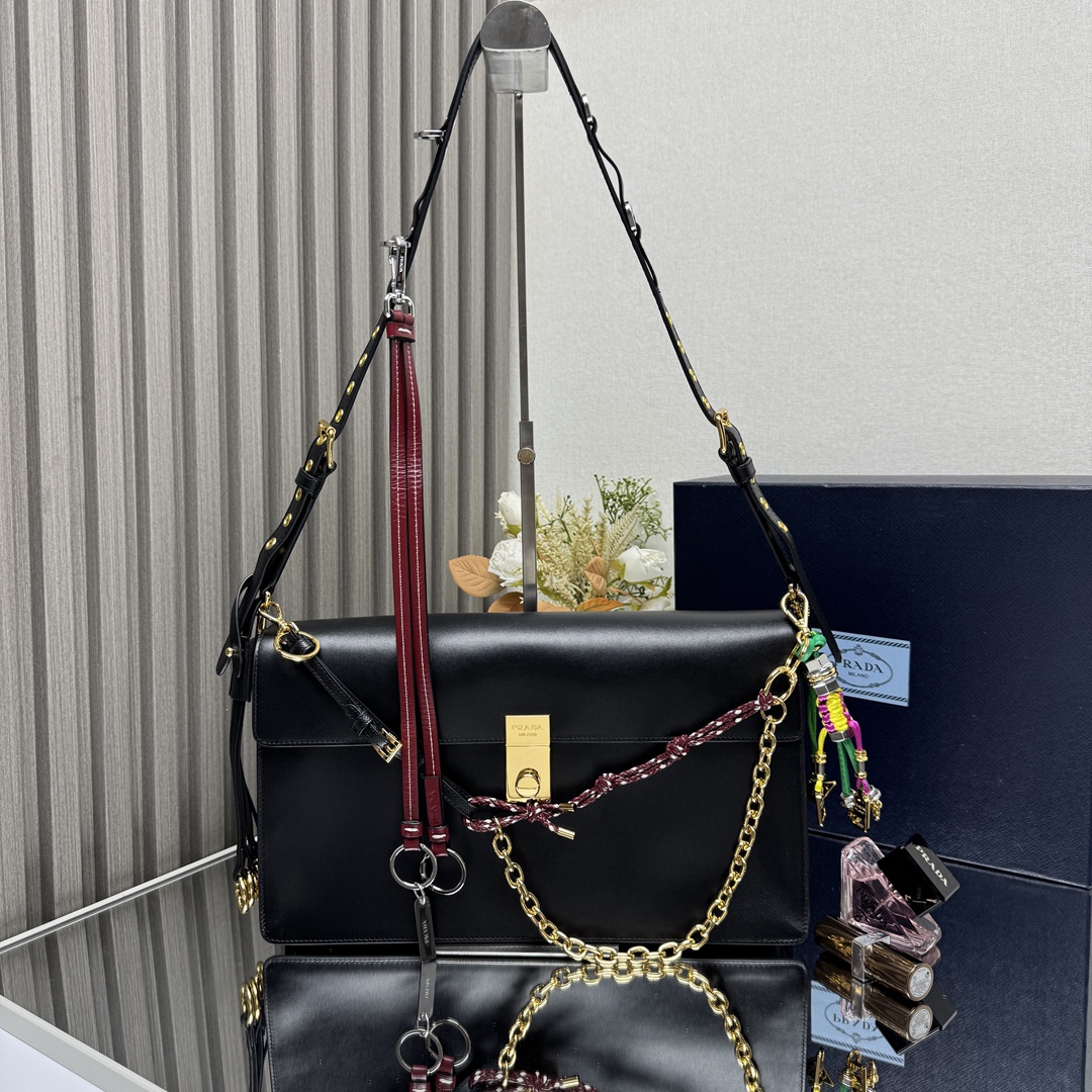 Soft Sound Handbag Soft Leather Shoulder Bag Double Compartment Metal Hardware Pendant