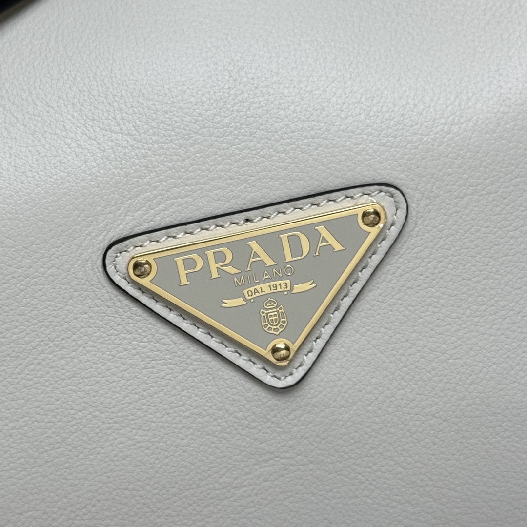 Prada 28x 18x 11cm everyday
