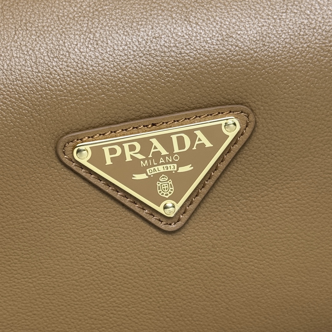 Prada 28x 18x 11cm everyday