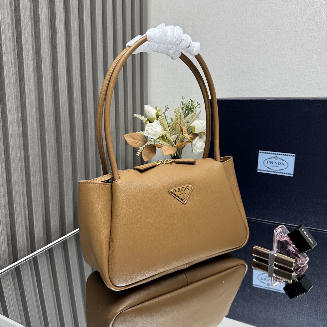 Prada 28x 18x 11cm everyday