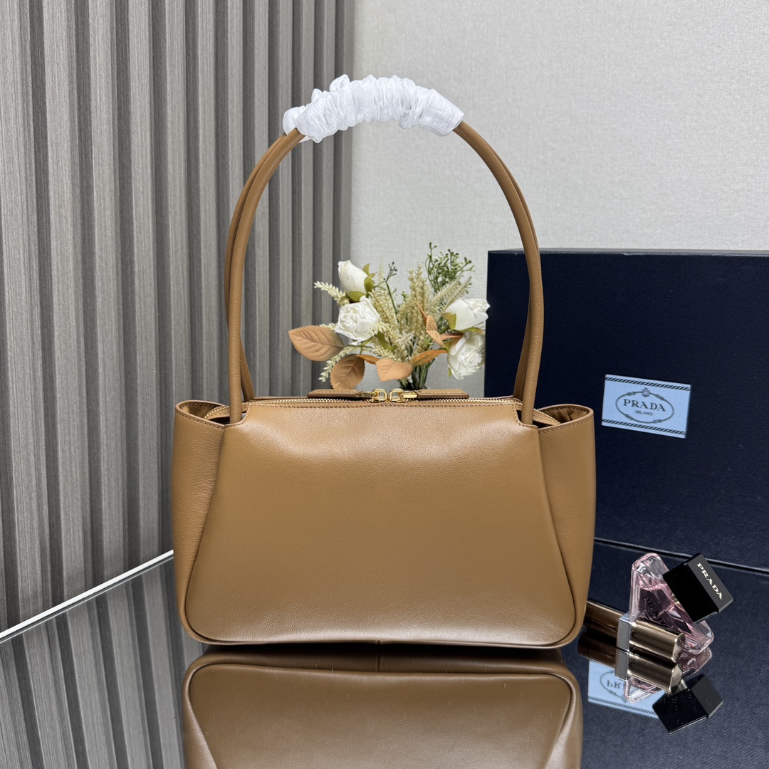 Prada 28x 18x 11cm everyday