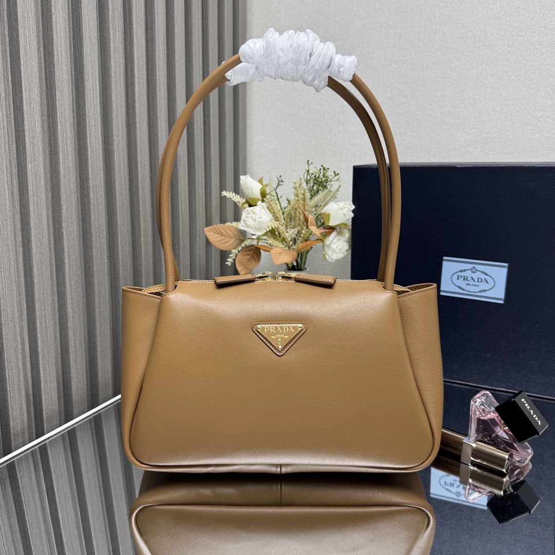 Prada 28x 18x 11cm everyday