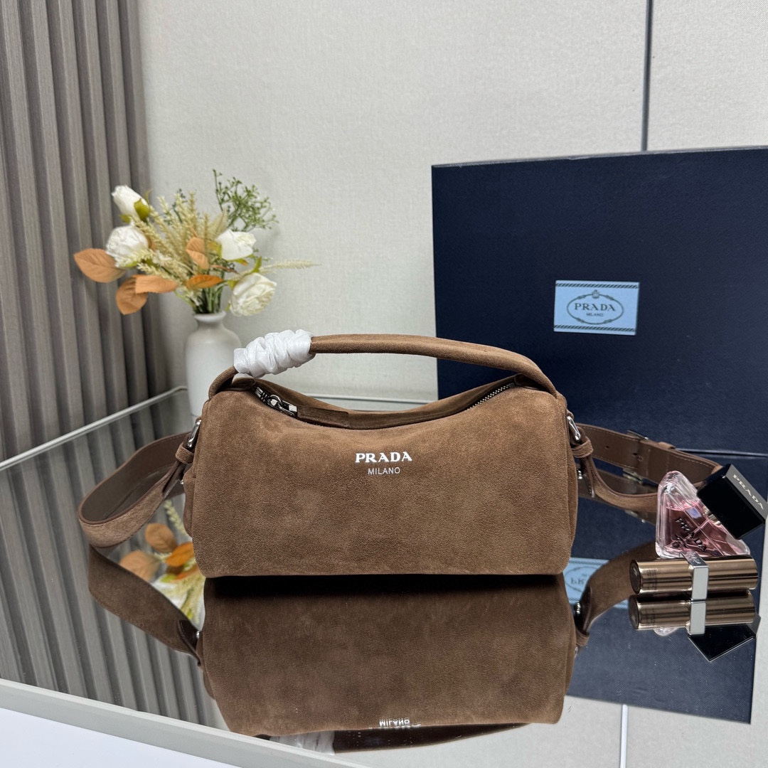 【Réplica de primera calidad】🎉Nuevo modelo Boston🎉2VH188 gamuza🎉🎉Este bolso Boston es elegante y compacto, con un di…