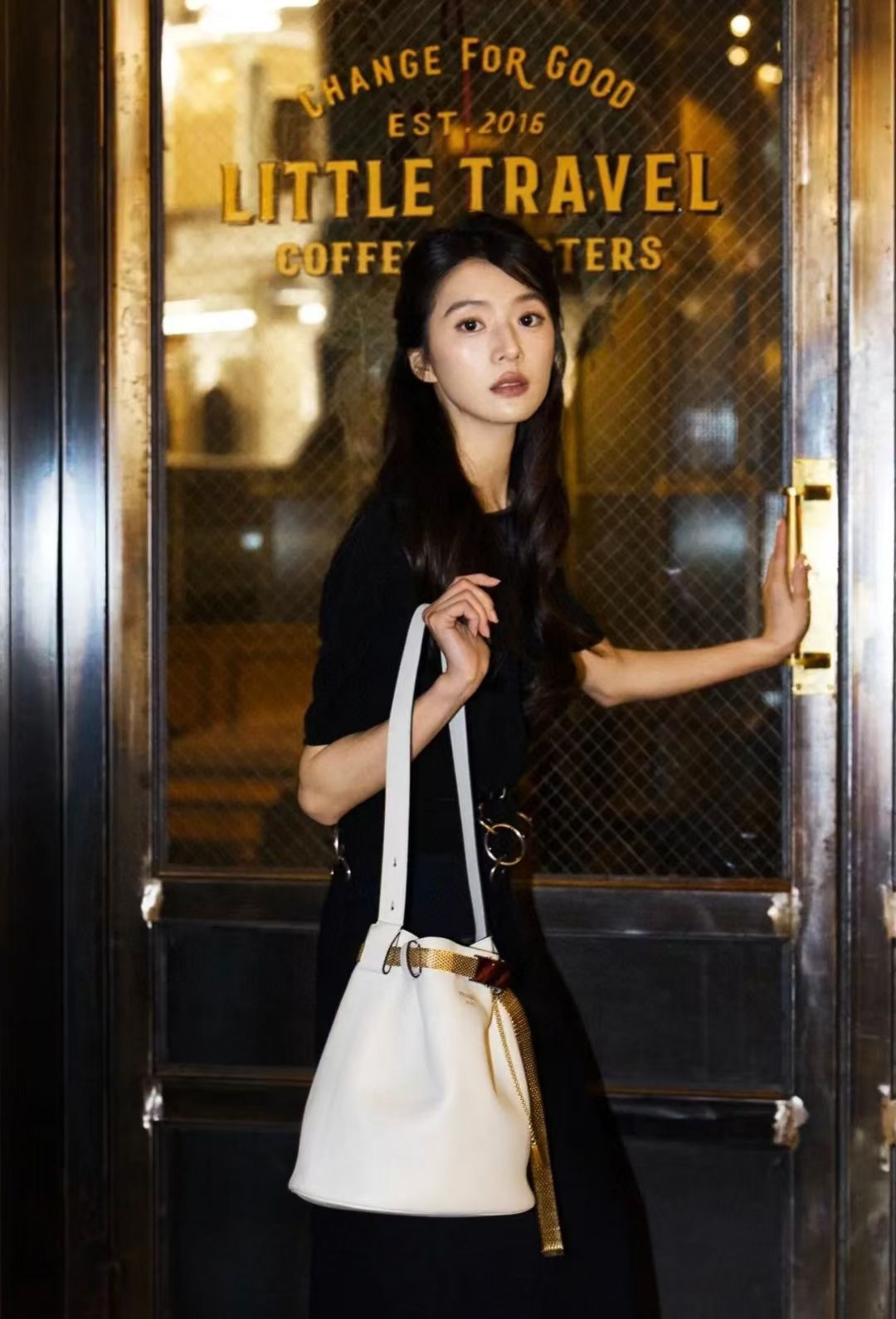 NO:391786,25 spring and summer show style ~ The beautiful and aphasic bucket bag is elegant and fashionable, with a high-end aura~, Prada [top original list], prada1986090925春夏秀款～美到失语的水桶包优雅时髦格外具有高级气场～,普拉达【顶级原单】,prada,Bag