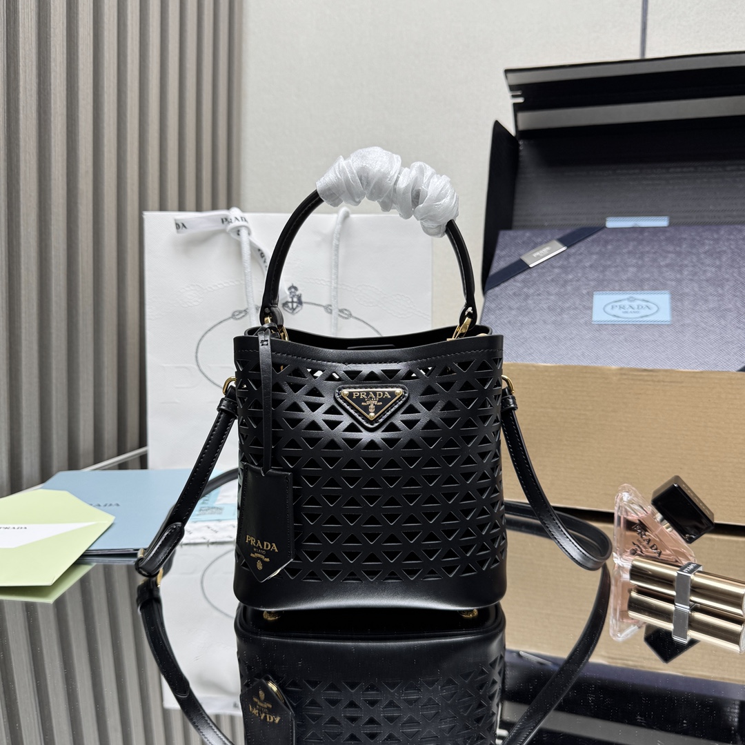 NO:339741,[Top original list] New 217 hollow full bucket water leather bag 1BA217 is here. The popular 