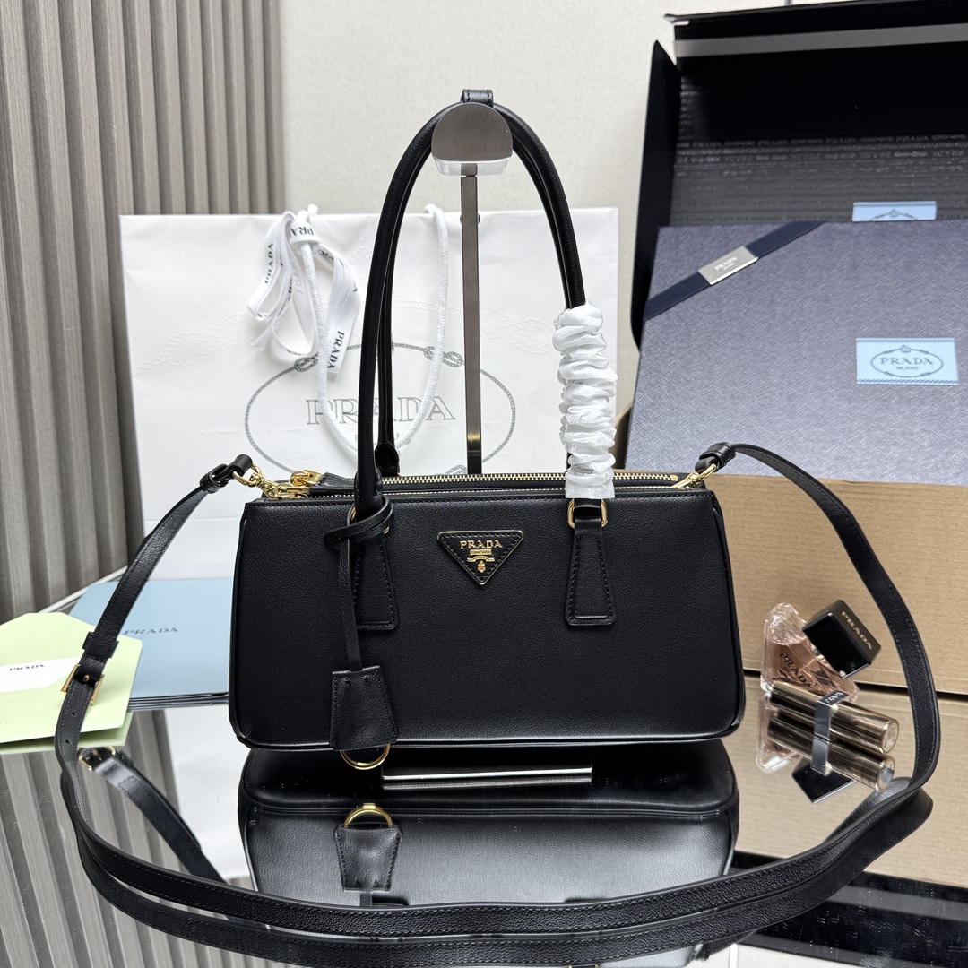 【Top original order】🌹New killer bag⭐️1BA457 long wrist strap arrived! Saffiano leather Leather double handles Removabl…
