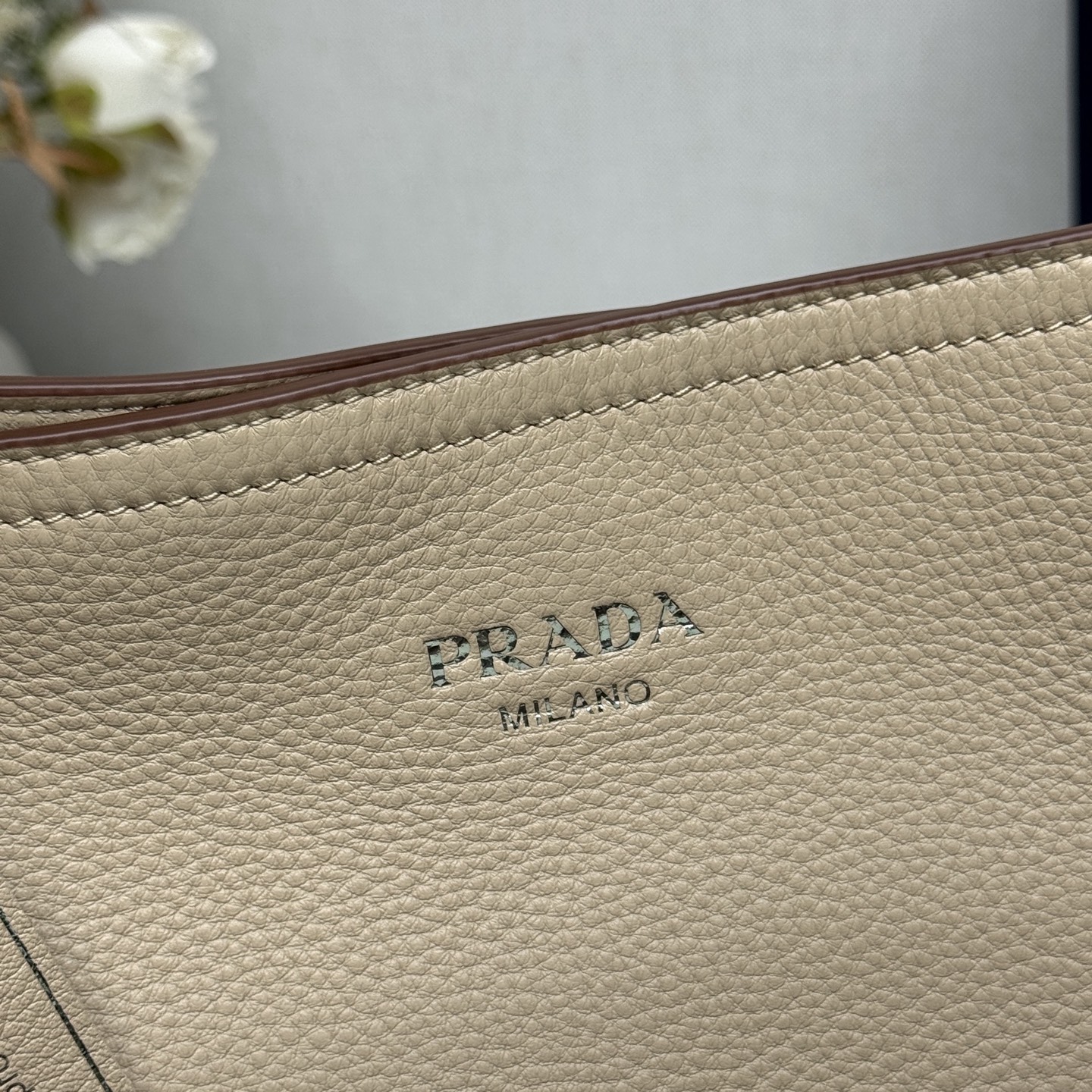 Prada 38x 32x 14cm everyday