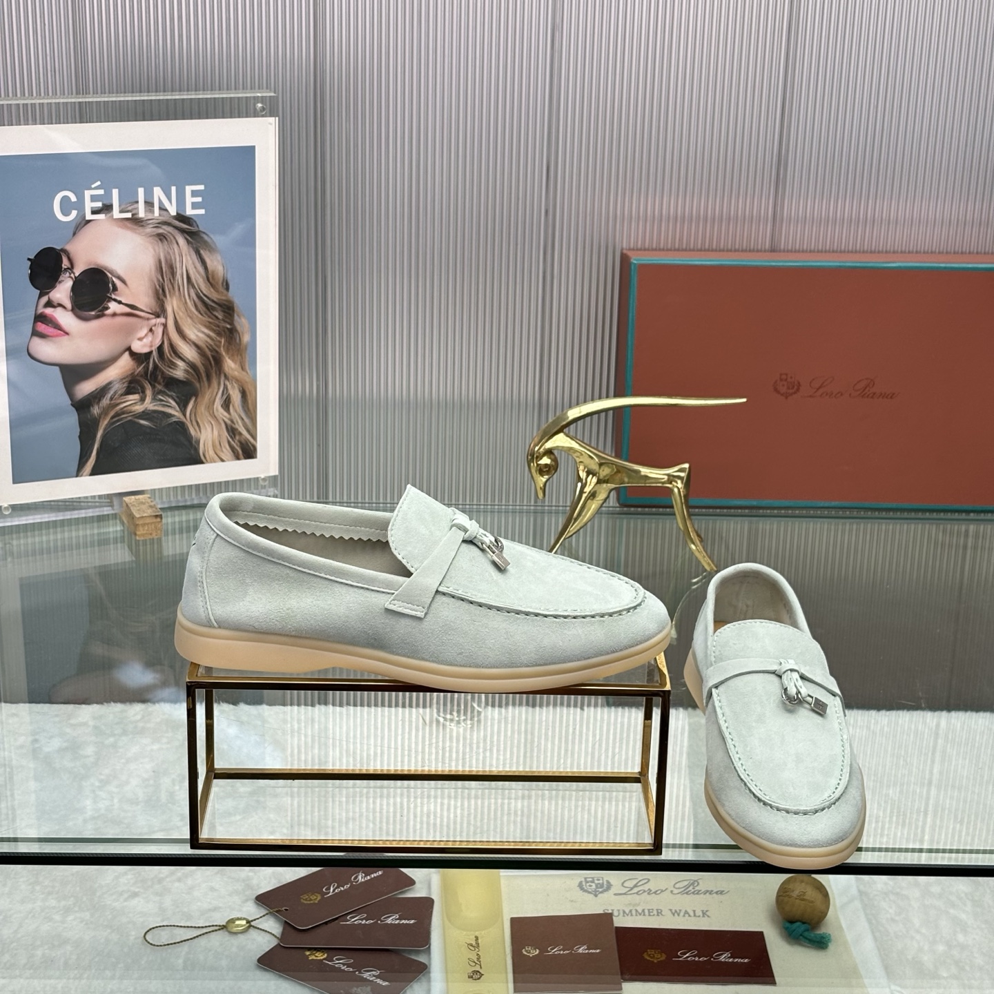 NO:259158,Loro Piana, Loaf Shoes with a Purchase Level, Couple Loafers ————————————— LP is the top luxury brand in Italy, low-key and luxurious, and the design is consistently solid color. Simple, clever details, fresh and refined!  If you don’t want to get a lot of models on the street, you can see this brand, Ins, and Xiaohongshu everywhere!  Original one-to-one custom made, top-grade sheep skin with imported water dyed sheepskin in the inner lining, footbed cowhide, footbed, original wear-resistant, high elastic bull tendon sole, size number for women 35-39 (40.41.41 customized, men's 39-44 (45.46.47 customized), loro shoes, loro piano, loro piano, loafers, cowhide, sheepskin, sheep19860909Loro Piana 乐悠翩雅 代购级别情侣款乐福鞋 ————————— LP是意大利顶级奢侈品牌 低调奢华 设计都是一贯纯色系 简单、细节巧妙、清新脱俗！ 不想满大街撞款的可以看看这个品牌、ins、小红书随处可见这个品牌的身影 ！原版一比一定制 鞋面顶级羊猄皮 内里进口水染羊皮 垫脚牛皮垫脚  大底原版耐磨高弹牛筋底 码数女码35-39（40.41.41定制  男码39-44 (45.46.47定制）,乐福鞋,loro piana,loro piana,loafers,cowhide,sheepskin,sheep,Women's Shoes