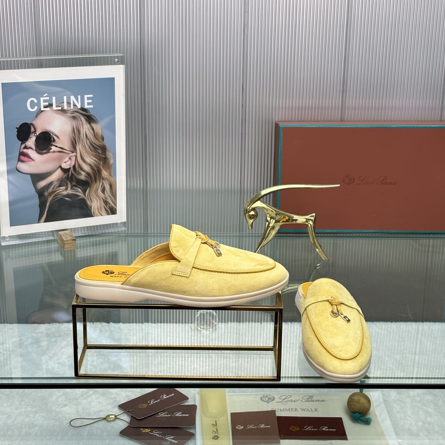 NO:259175,Loro Piana, Loro Piana, purchase-level couples, Loro back slippers—————————————— LP is the top luxury brand in Italy, low-key and luxurious, the design is consistently solid color, simple, clever details, fresh and refined!  If you don’t want to get a lot of models on the street, you can see this brand, Ins, and Xiaohongshu everywhere!  Original one-to-one custom-made upper top-grade sheep skin   sheepskin imported water-dyed sheepskin footbed (made with genuine leather midsole) Outsole original wear-resistant high elastic bull tendon sole size 35-39 (40.41.41 customized men's size 39-44 (45.46.47 customized), semi-torque, loro piana, loro piana, loafers, slippers, cowhide, sheepskin, sheep19860909Loro Piana 乐悠翩雅 代购级别情侣款乐福后拖鞋————————— LP是意大利顶级奢侈品牌 低调奢华 设计都是一贯纯色系 简单、细节巧妙、清新脱俗！ 不想满大街撞款的可以看看这个品牌、ins、小红书随处可见这个品牌的身影 ！原版一比一定制 鞋面顶级羊猄皮 羊皮 内里进口水染羊皮 垫脚牛皮垫脚（采用真皮中底制造）  大底原版耐磨高弹牛筋底 码数女码35-39（40.41.41定制  男码39-44 (45.46.47定制）,半拖,loro piana,loro piana,loafers,slippers,cowhide,sheepskin,sheep,Women's Shoes