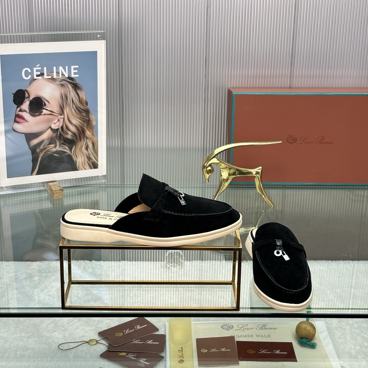 NO:259178,Loro Piana, Loro Piana, purchase-level couples, Loro back slippers—————————————— LP is the top luxury brand in Italy, low-key and luxurious, and the design is consistently solid color. Simple, clever details, fresh and refined!  If you don’t want to get a lot of models on the street, you can see this brand, Ins, and Xiaohongshu everywhere!  Original one-to-one custom-made upper top-grade sheep skin   sheepskin imported water-dyed sheepskin footbed (made with genuine leather midsole) Outsole original wear-resistant high elastic bull tendon sole size 35-39 (40.41.41 customized men's size 39-44 (45.46.47 customized), semi-torque, loro piana, loro piana, loafers, slippers, cowhide, sheepskin, sheep19860909Loro Piana 乐悠翩雅 代购级别情侣款乐福后拖鞋————————— LP是意大利顶级奢侈品牌 低调奢华 设计都是一贯纯色系 简单、细节巧妙、清新脱俗！ 不想满大街撞款的可以看看这个品牌、ins、小红书随处可见这个品牌的身影 ！原版一比一定制 鞋面顶级羊猄皮 羊皮 内里进口水染羊皮 垫脚牛皮垫脚（采用真皮中底制造）  大底原版耐磨高弹牛筋底 码数女码35-39（40.41.41定制 男码39-44 (45.46.47定制）,半拖,loro piana,loro piana,loafers,slippers,cowhide,sheepskin,sheep,Women's Shoes