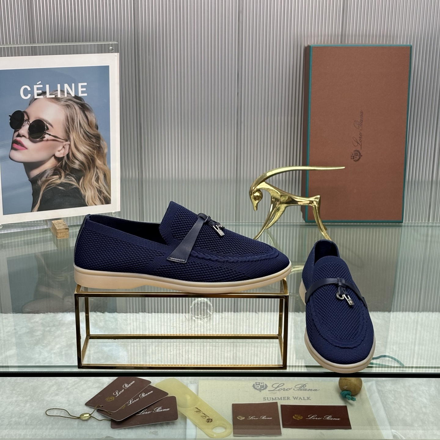 NO:392773,Loro Piana, Loaf Shoes with a Purchase Level, Couple Loafers ————————————— LP is the top luxury brand in Italy, low-key and luxurious, and the design is consistently solid color. Simple, clever details, fresh and refined!  If you don’t want to get a lot of models on the street, you can see this brand, Ins, and Xiaohongshu everywhere!  Original one-to-one custom-made upper with flying weaving technology + sheepskin imported water dyed sheepskin footbed cowhide footbed, original wear-resistant high elastic bull tendon sole size for women 35-39 (40.41.41 customization, men's 39-44 (45.46.47 customization), loro shoes, loro piana, loro piana, loafers, cowhide, sheepskin19860909Loro Piana 乐悠翩雅 代购级别情侣款乐福鞋 ————————— LP是意大利顶级奢侈品牌 低调奢华 设计都是一贯纯色系 简单、细节巧妙、清新脱俗！ 不想满大街撞款的可以看看这个品牌、ins、小红书随处可见这个品牌的身影 ！原版一比一定制 鞋面飞织工艺+羊皮 内里进口水染羊皮 垫脚牛皮垫脚  大底原版耐磨高弹牛筋底 码数女码35-39（40.41.41定制 男码39-44 (45.46.47定制）,乐福鞋,loro piana,loro piana,loafers,cowhide,sheepskin,Women's Shoes