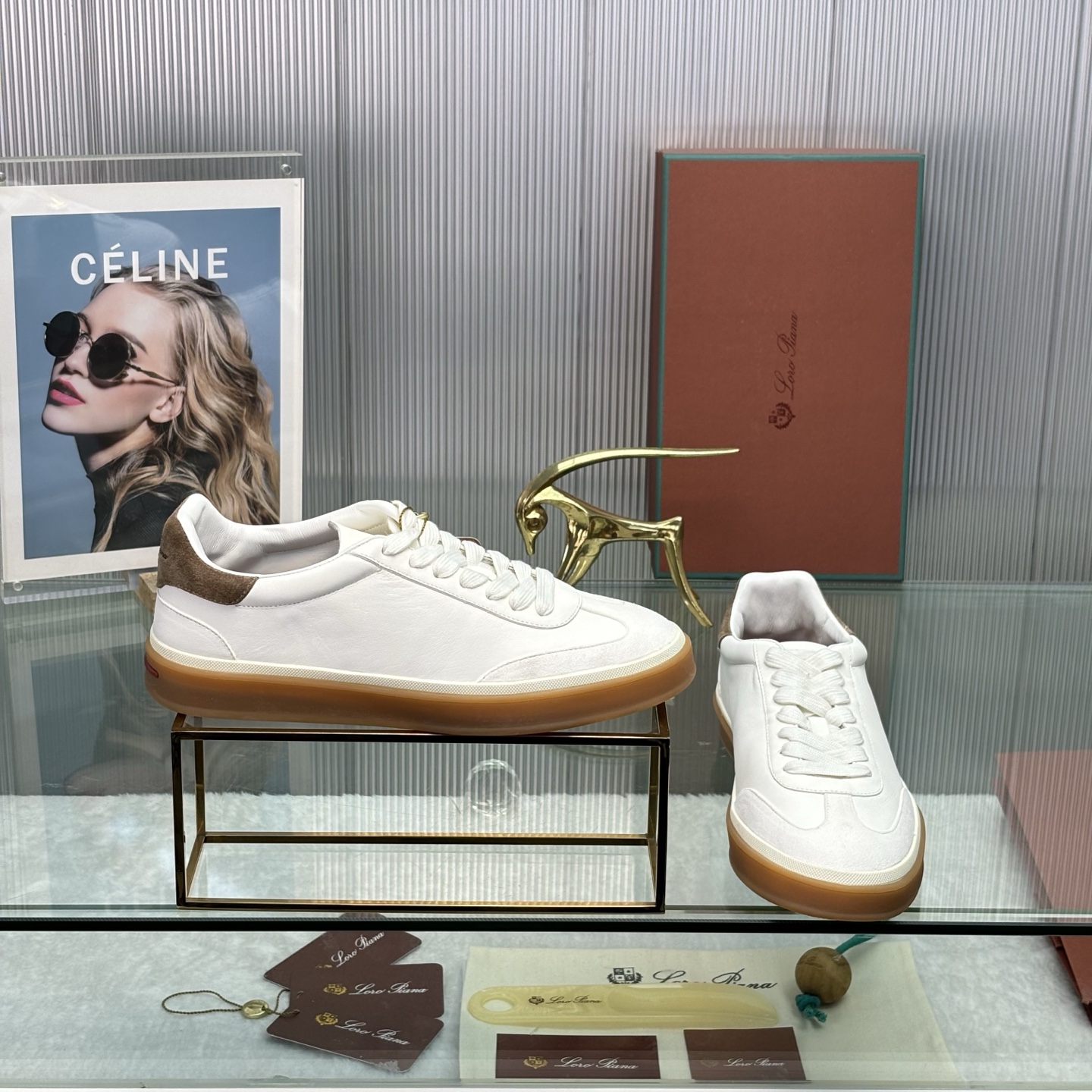 NO:390525,Lor＊ Piana purchase grade classic men and women couple sports and leisure series, fabric is imported cowhide/imported high mercerized cowhide, full cowhide inner footbed, original two-color non-slip wear-resistant rubber sole size 39-46 for men, women's size 35-41 for casual shoes/sports shoes, sneakers, cowhide19860909Lor＊ Piana代购级别经典男女情侣款运动休闲系列,面料采用进口牛皮/进口高丝光牛绒,全牛皮内里垫脚,原版双色防滑耐磨橡胶底 码数男款39-46码,女款35-41码,休闲鞋/运动鞋,sneakers,cowhide,Women's Shoes