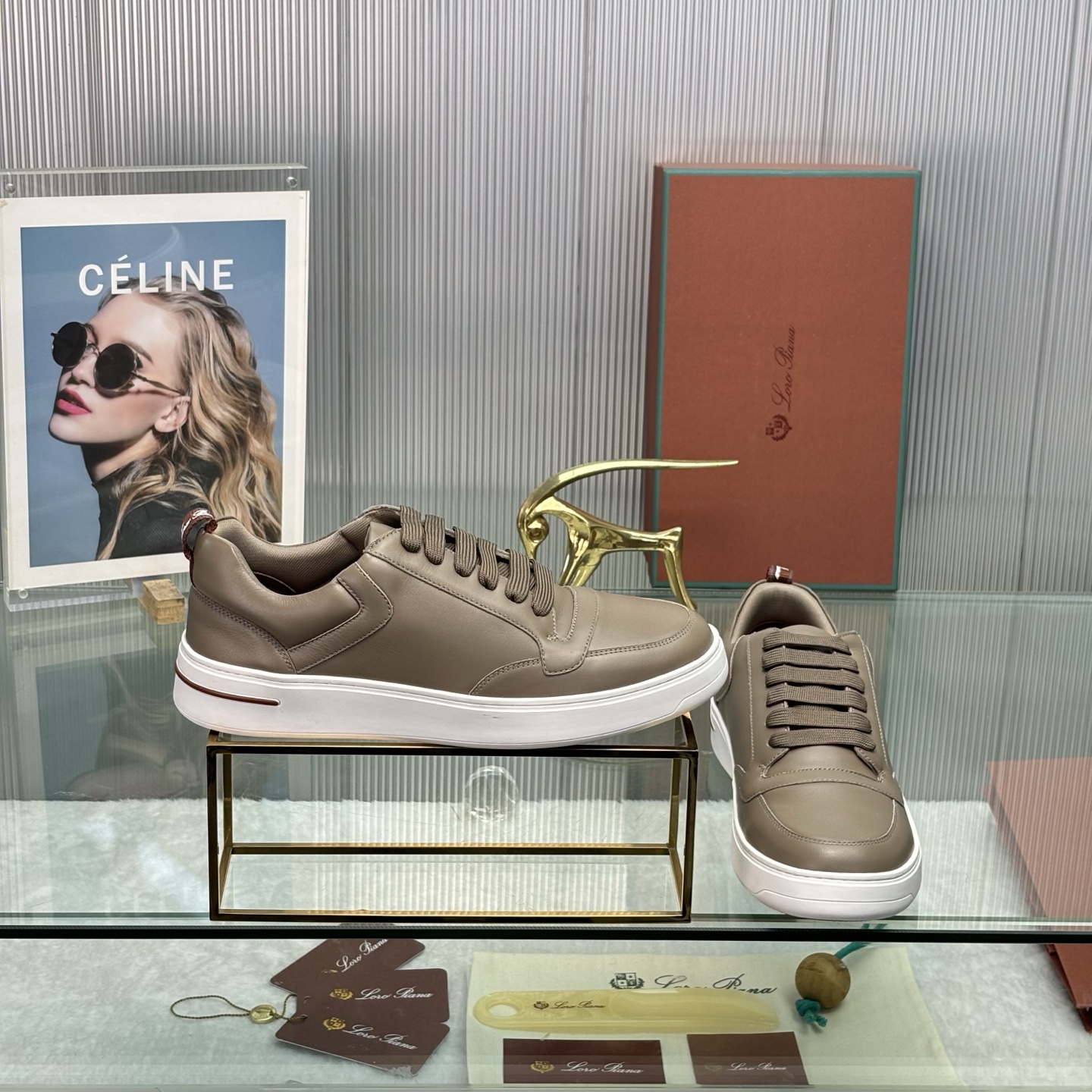 NO:390513,Loro Pian＊Classic sports and casual series, simple and fashionable. Imported cowhide fabric, cowhide footbed, size 39-46, casual shoes/sports shoes, loro piana, sneakers, cowhide19860909Loro Pian＊经典运动休闲系列,简约时尚.进口牛皮面料,牛皮垫脚,39-46码,休闲鞋/运动鞋,loro piana,sneakers,cowhide,Women's Shoes