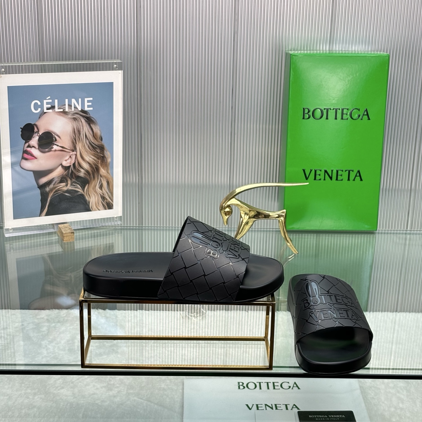 NO:390509,Original quality BOTTEGA VENETA's official website hit Louis Vuitton BV men's slippers are available simultaneously on the counter!  Original fabric imported from Italy Original factory special original bottom size 38-45 A wide variety of colors available., Slippers, bottega veneta, louis vuitton, bottega veneta, slippers19860909原单品质 BOTTEGA VENETA官网爆款路易威登 BV男士拖鞋 专柜同步发售 ！意大利进口原版面料 原厂特供原版底 码数38-45 超多款颜色可选.,拖鞋,bottega veneta,louis vuitton,bottega veneta,slippers,Women's Shoes