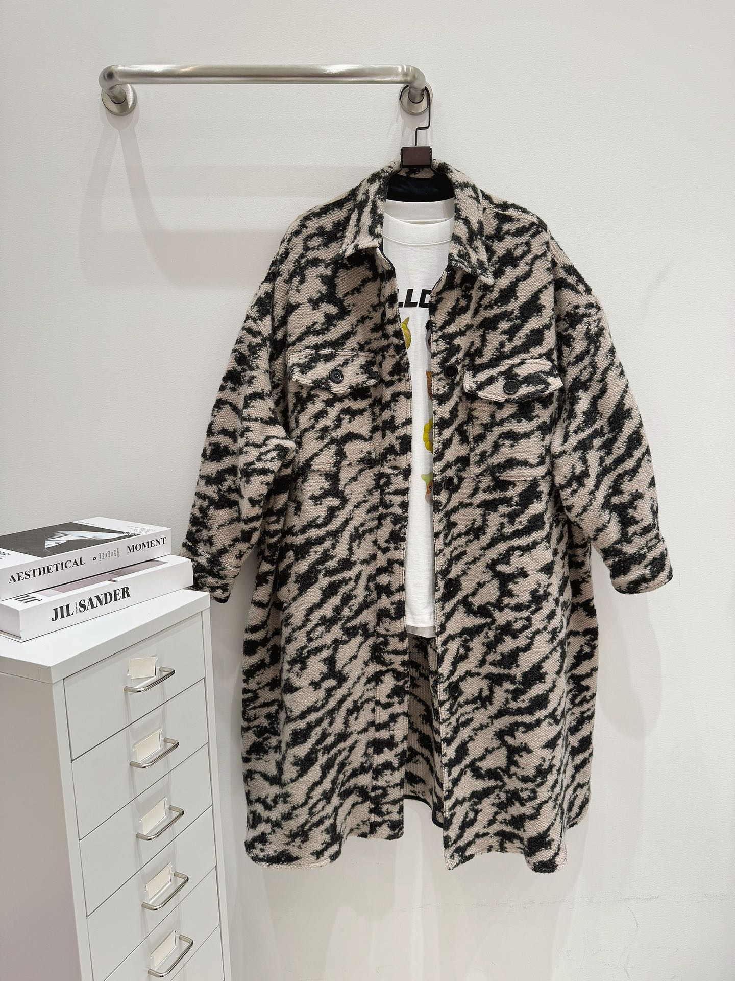 Abbigliamento Giacca & Soprabito Nero Stampa leopardata Lana Collezione Autunno/Inverno Vintage