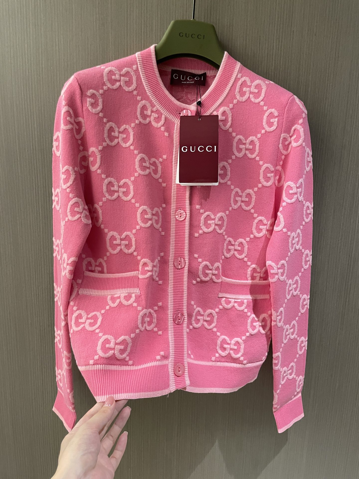 Gucci Interlocking G Jacquard Cardigan: Luxurious Knitwear 4 i1715842125 2546 2