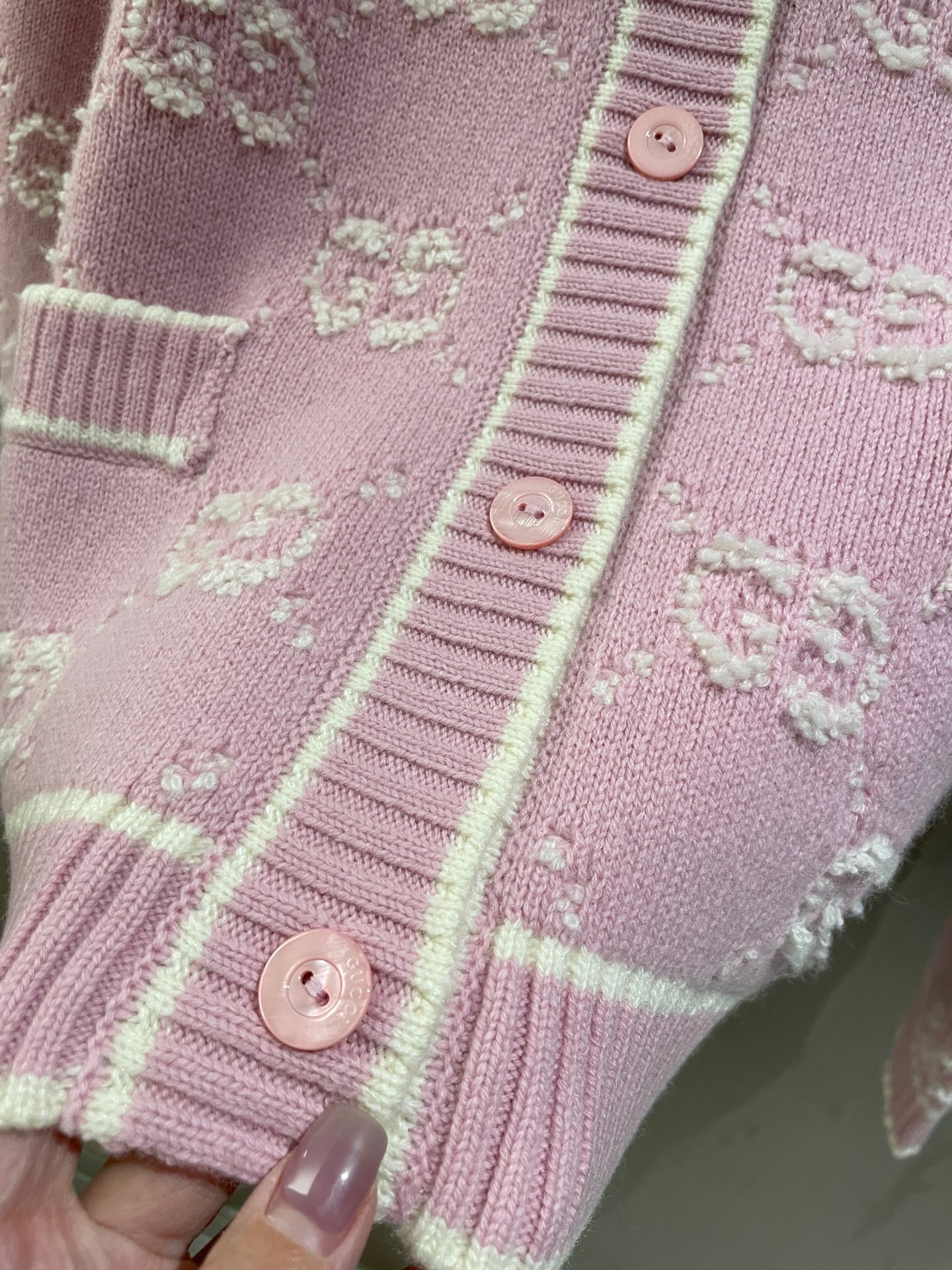 Gucci Wool Cardigan with GG Jacquard Pattern | Soft & Stylish 6 i1737026903856 1293 0 4