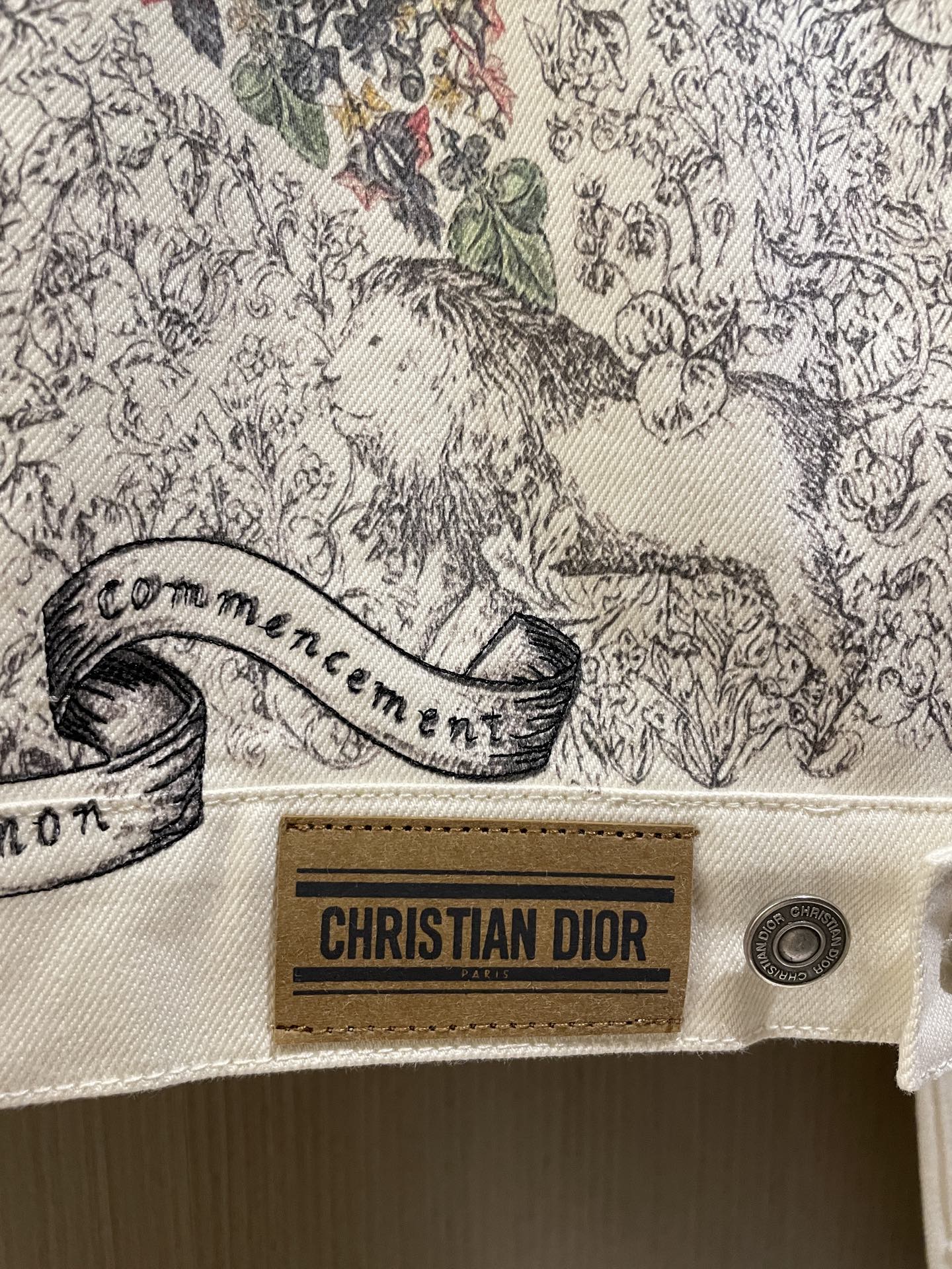 Dior Star Embroidered Denim Jacket - Stylish & Versatile Outerwear 8 i1742317343626 6822 0 6
