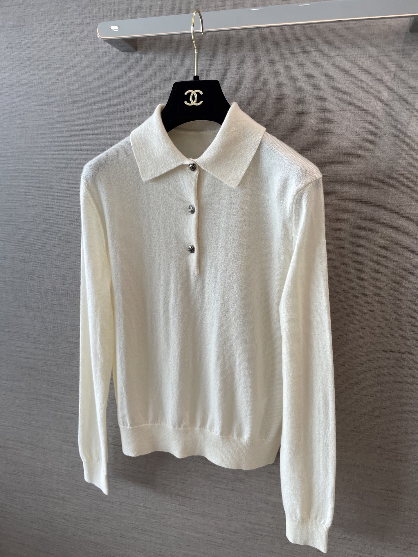 Elegant Cashmere Polo Shirt - Soft, Comfortable, and Stylish - Perfect for Any Occasion 5 i1746788787336 6861 0 3