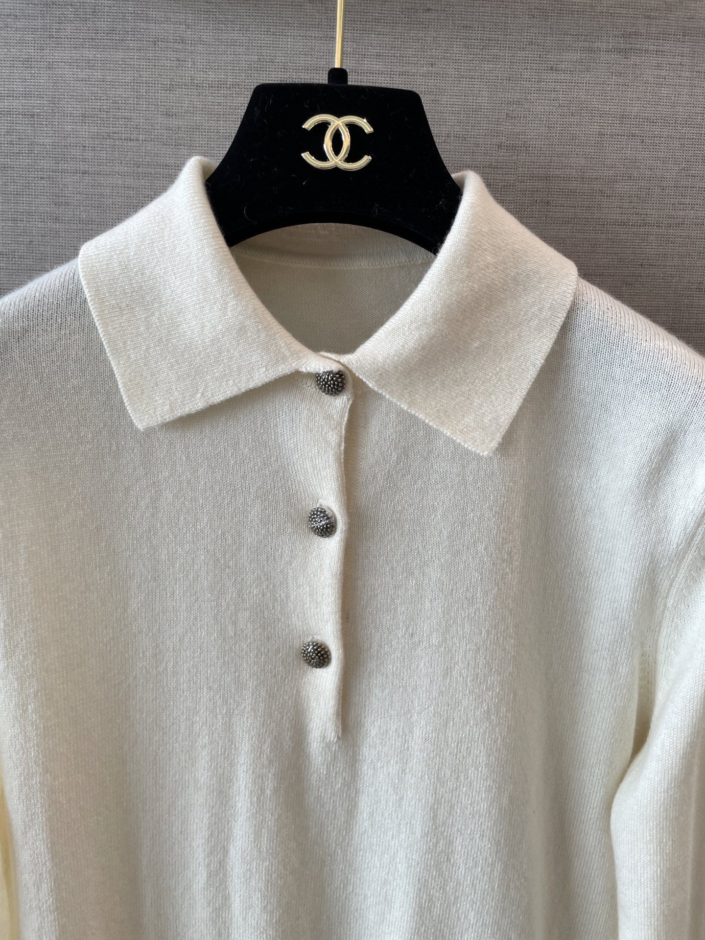 Elegant Cashmere Polo Shirt - Soft, Comfortable, and Stylish - Perfect for Any Occasion 3 i1746788787429 6091 0 1