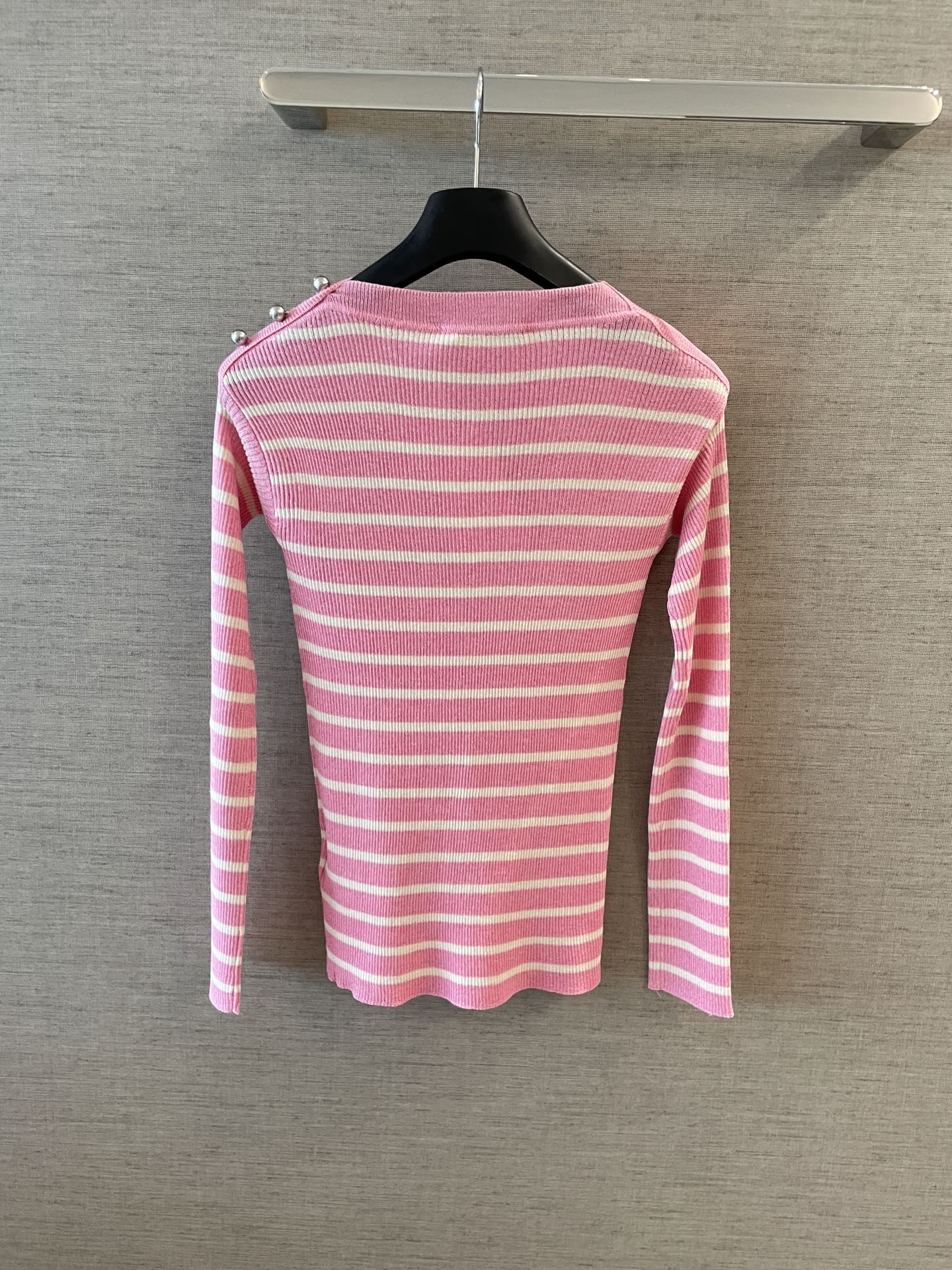 Dior Striped T-Shirt: Classic Style, Custom Fabric, and Comfortable Fit 9 i1754388988068 9828 0 7