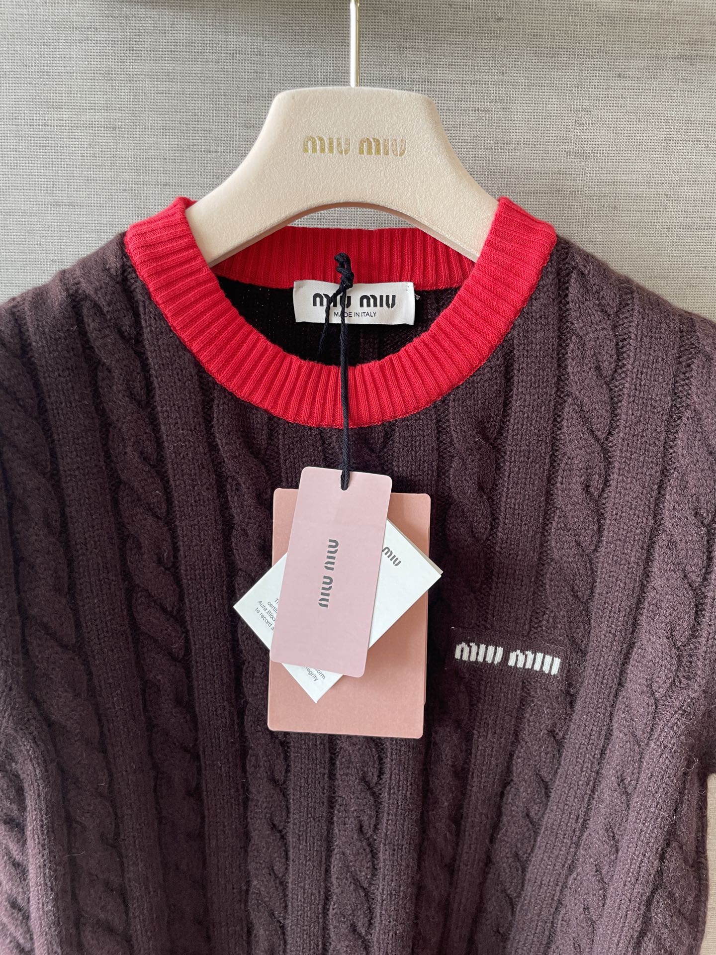 Miu Color Block Knit Top: Slim Fit, Designer Yarn, and Authentic Details 3 i1759744896649 1462 0 1