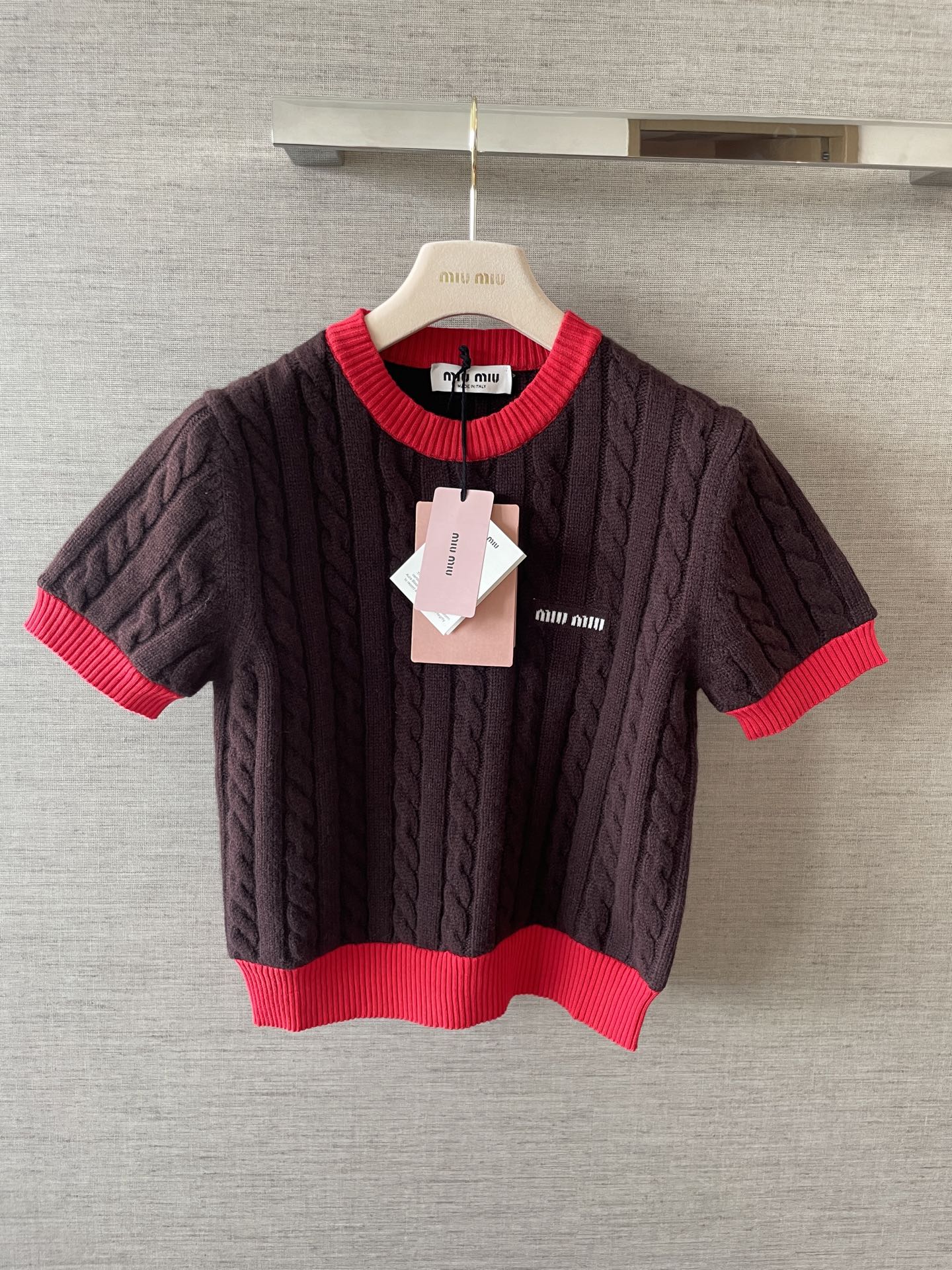 Miu Color Block Knit Top: Slim Fit, Designer Yarn, and Authentic Details 4 i1759744898085 3967 0 3