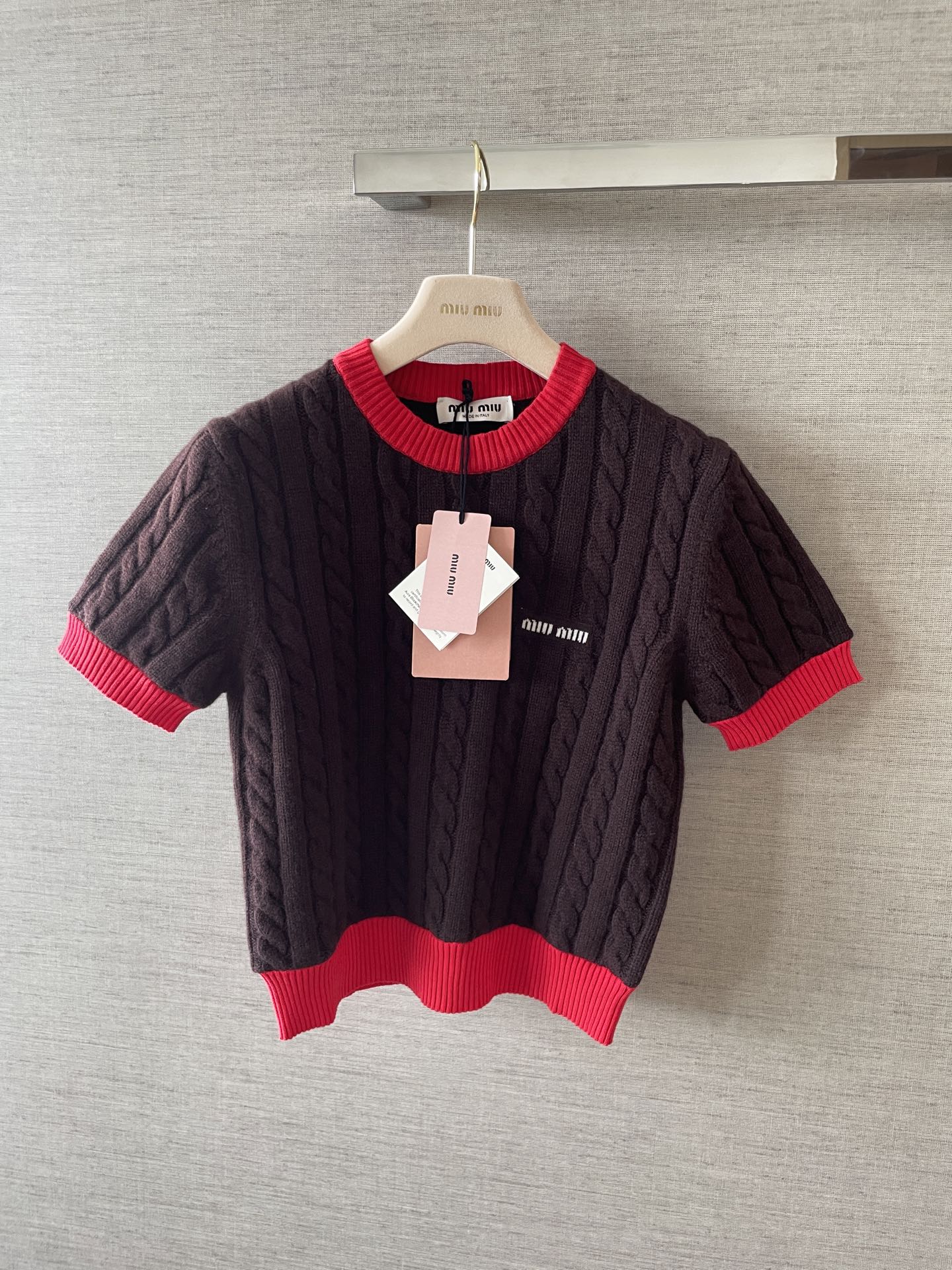 Miu Color Block Knit Top: Slim Fit, Designer Yarn, and Authentic Details 7 i1759744898129 2489 0 7