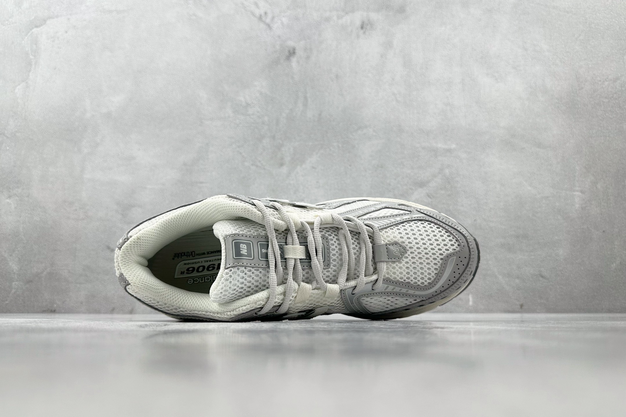 DT特价 特价 公司级 New Balance NB 1906R 银白灰 货号:M1906RJM 尺码:36 36.5 DT特价 特价 公司级 New Balance NB 1906R 银白灰 货号:M1906RJM 尺码:36 36.5