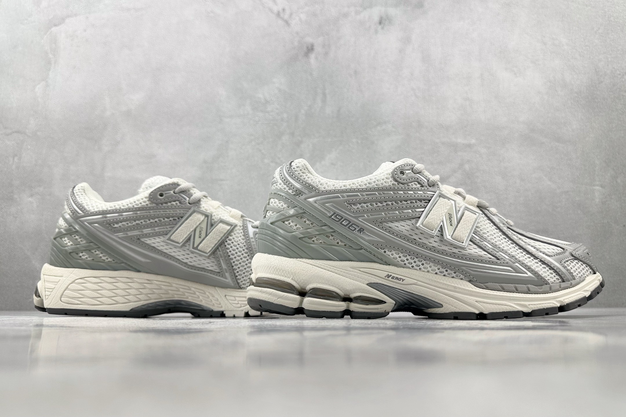 DT特价 特价 公司级 New Balance NB 1906R 银白灰 货号:M1906RJM 尺码:36 36.5 DT特价 特价 公司级 New Balance NB 1906R 银白灰 货号:M1906RJM 尺码:36 36.5