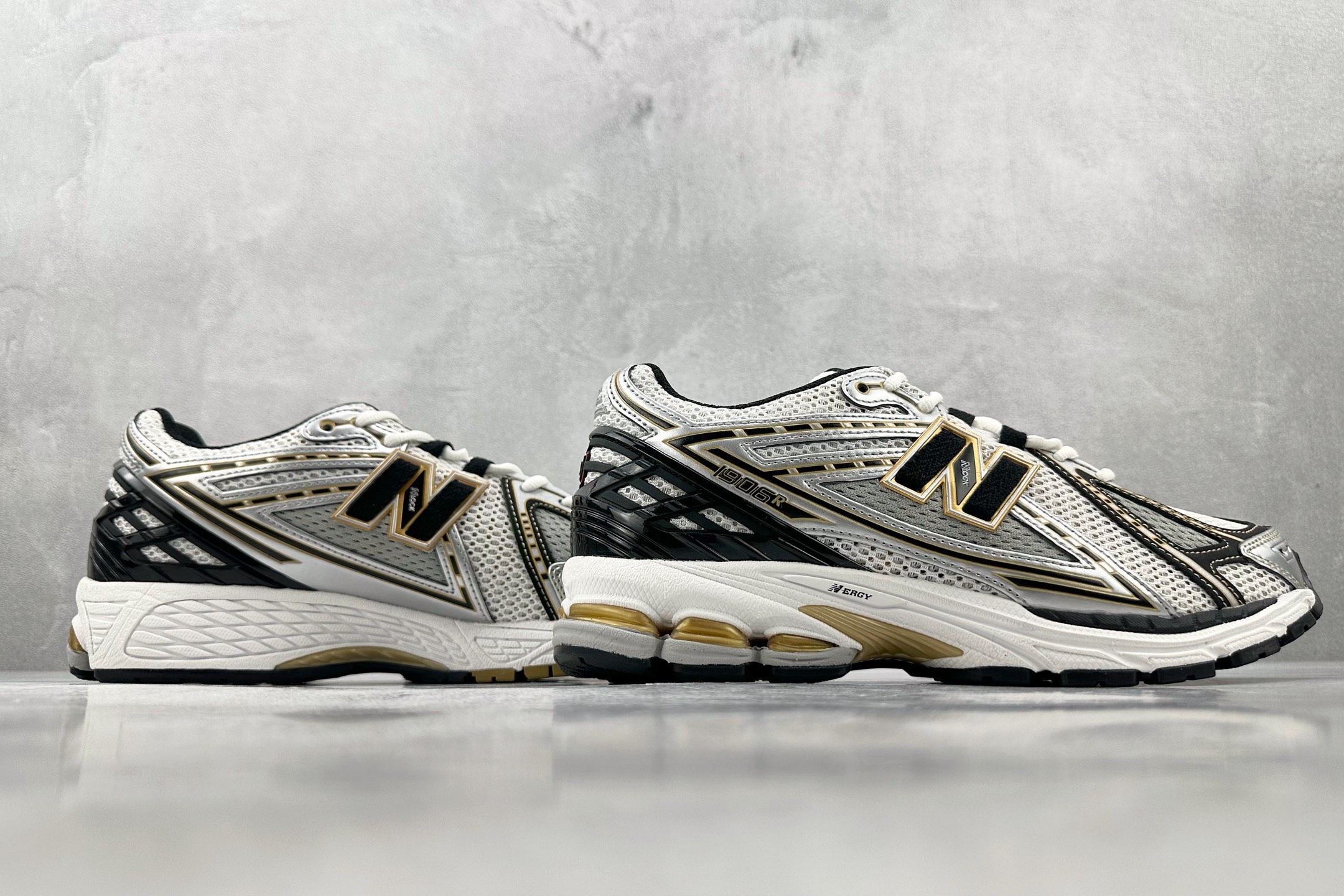 DT特价 特价 公司级 New Balance NB 1906R 白银 货号:M1906RA 尺码:36 36.5 37 DT特价 特价 公司级 New Balance NB 1906R 白银 货号:M1906RA 尺码:36 36.5 37