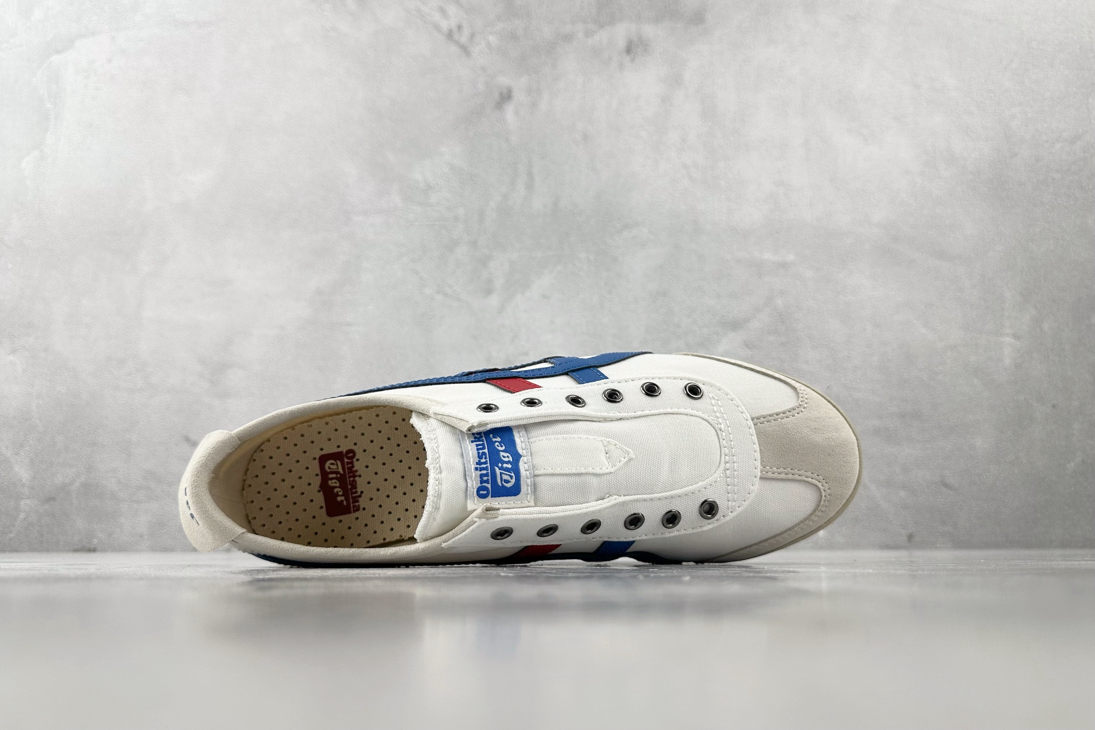 PK帆布特价 
全新工厂开发 Onitsuka Tiger鬼塚虎 MEXICO 66 Slip-On 白