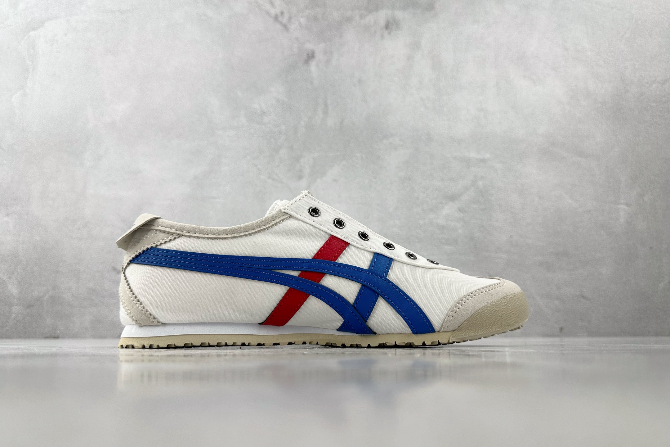 PK帆布特价 
全新工厂开发 Onitsuka Tiger鬼塚虎 MEXICO 66 Slip-On 白