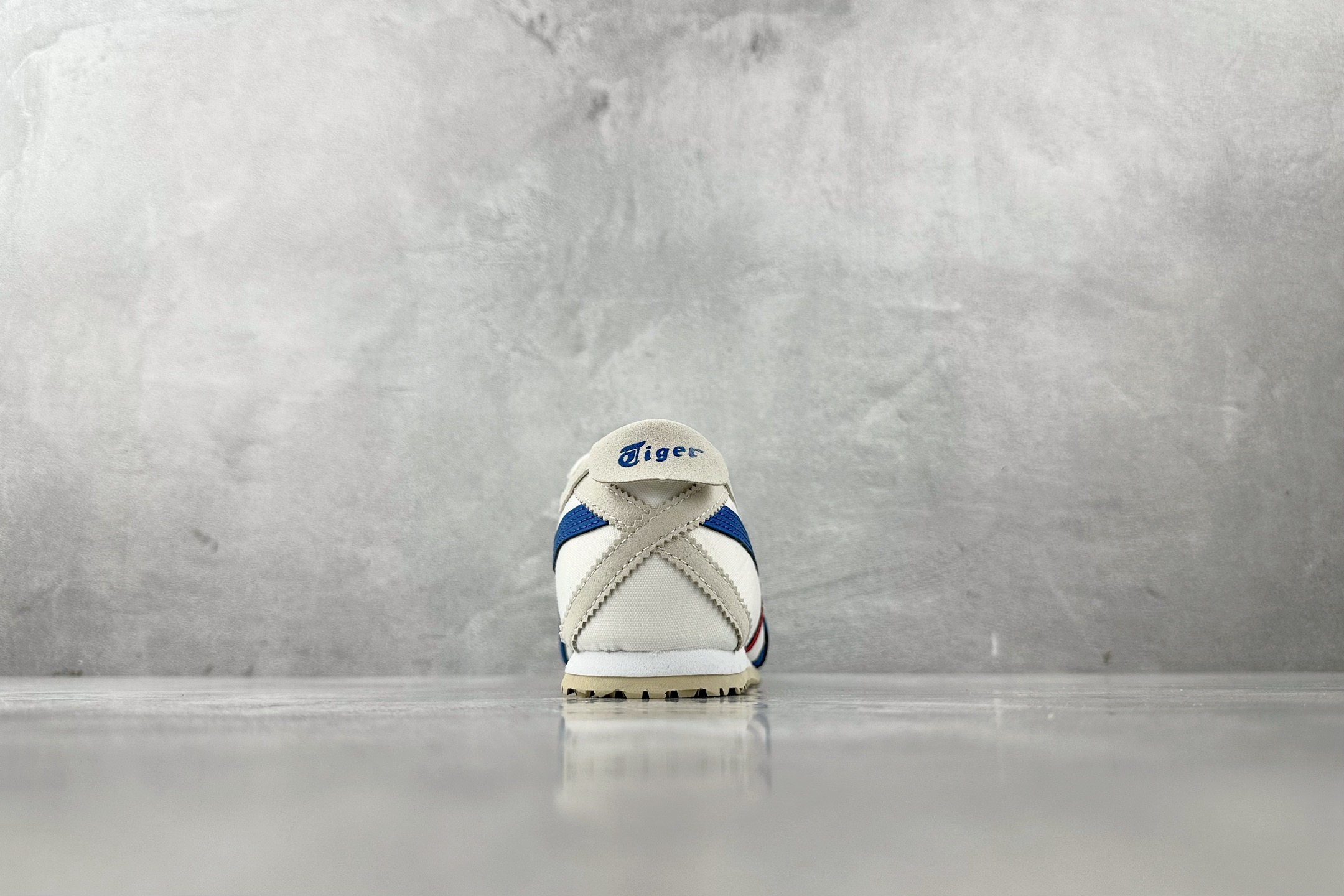 PK帆布特价 
全新工厂开发 Onitsuka Tiger鬼塚虎 MEXICO 66 Slip-On 白