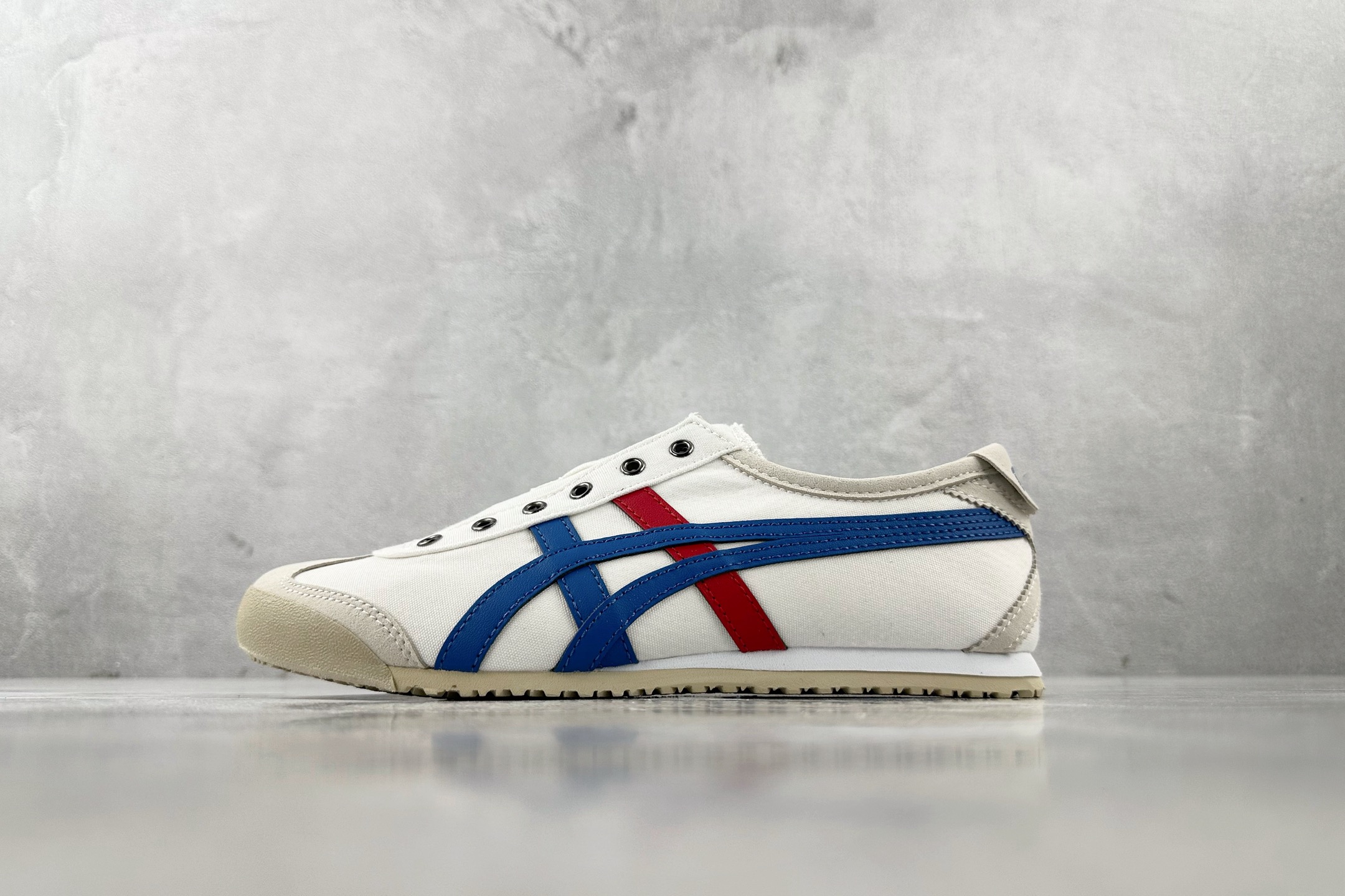 PK帆布特价 
全新工厂开发 Onitsuka Tiger鬼塚虎 MEXICO 66 Slip-On 白