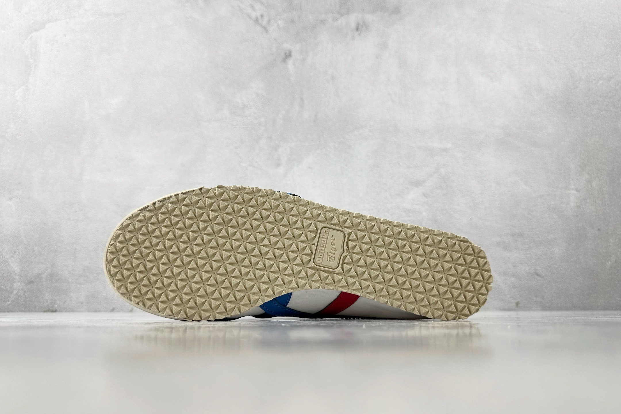 PK帆布特价 
全新工厂开发 Onitsuka Tiger鬼塚虎 MEXICO 66 Slip-On 白