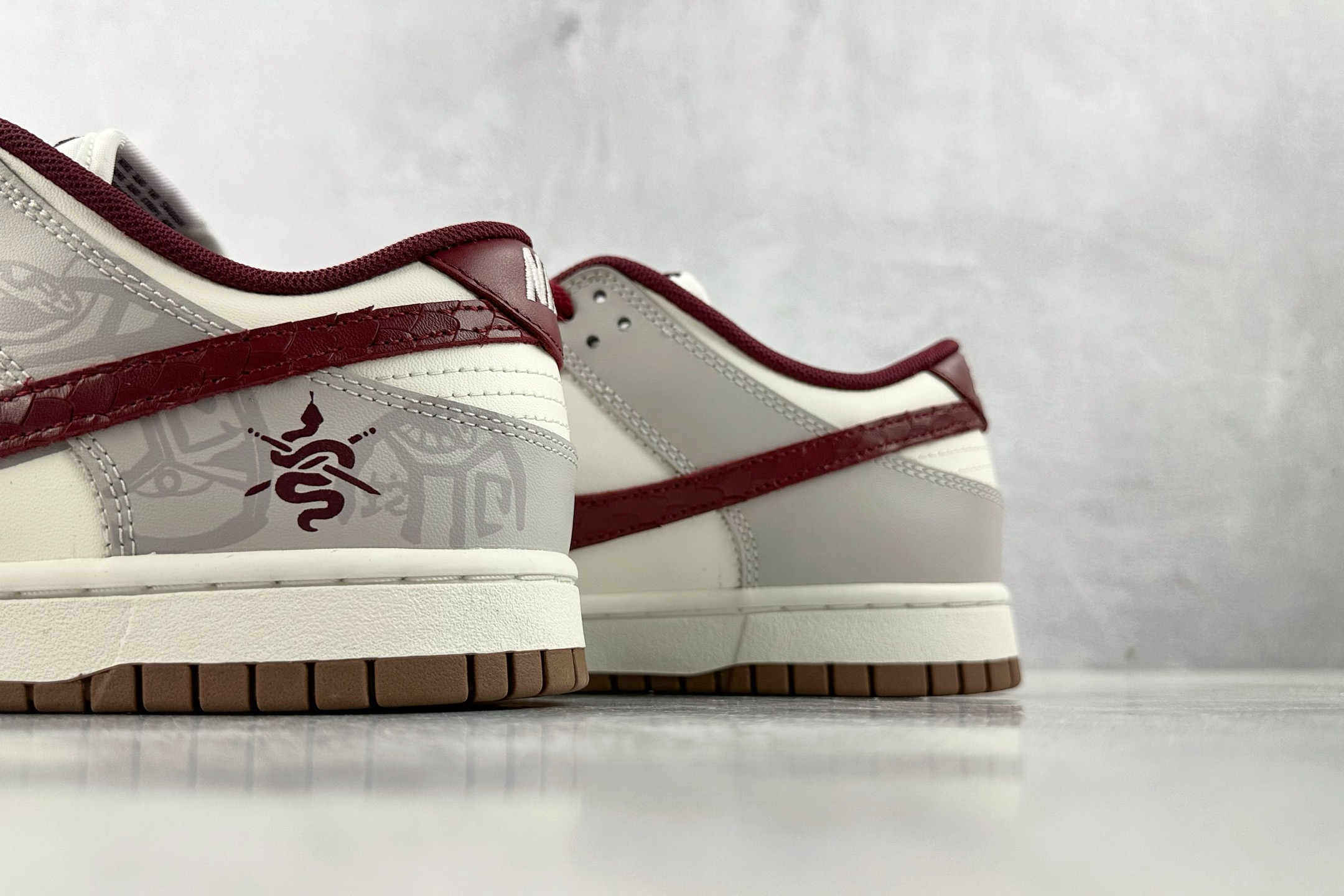 特价 
【定制球鞋】Nike Dunk 考拉派对 环岁之礼 巳巳如意 米白色

货号：FB7160-16