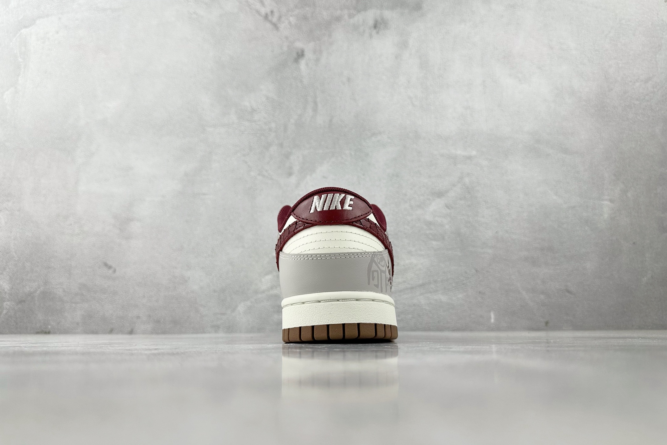 特价 
【定制球鞋】Nike Dunk 考拉派对 环岁之礼 巳巳如意 米白色

货号：FB7160-16