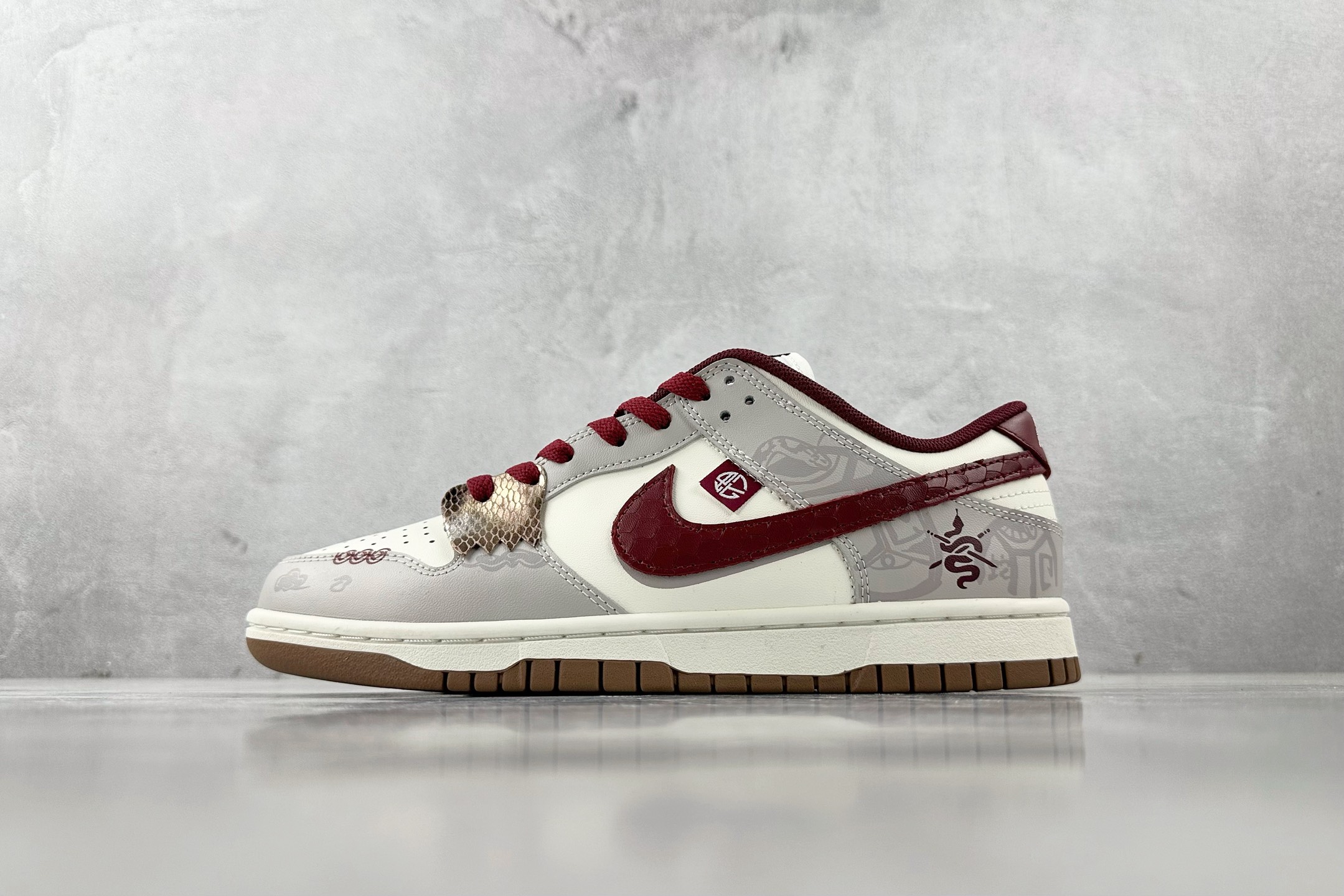 特价 
【定制球鞋】Nike Dunk 考拉派对 环岁之礼 巳巳如意 米白色

货号：FB7160-16