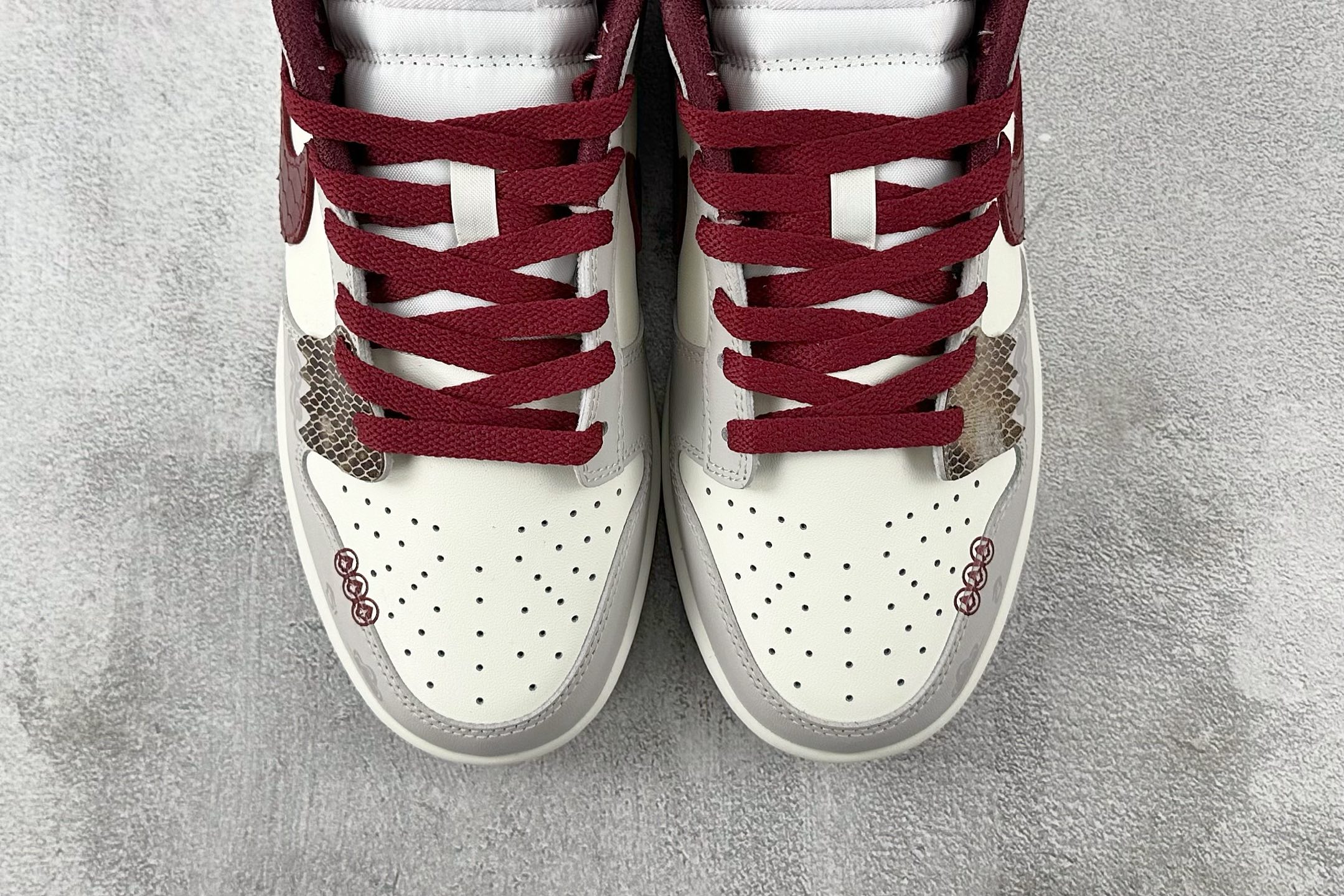 特价 
【定制球鞋】Nike Dunk 考拉派对 环岁之礼 巳巳如意 米白色

货号：FB7160-16
