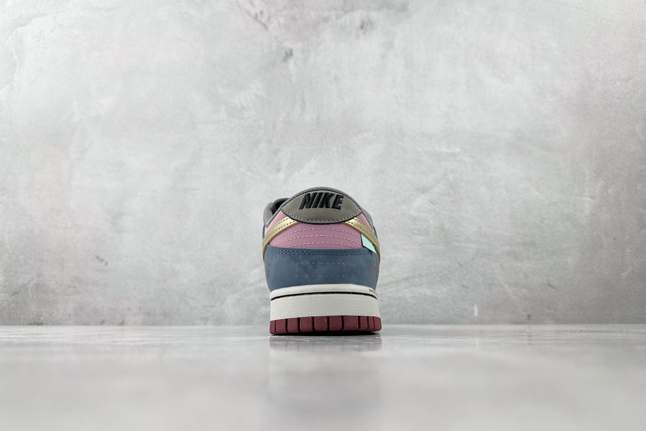 特价 
【定制球鞋】Nike Dunk 悟空 米蓝黑

货号：FB8895 601
尺码：40 40.5