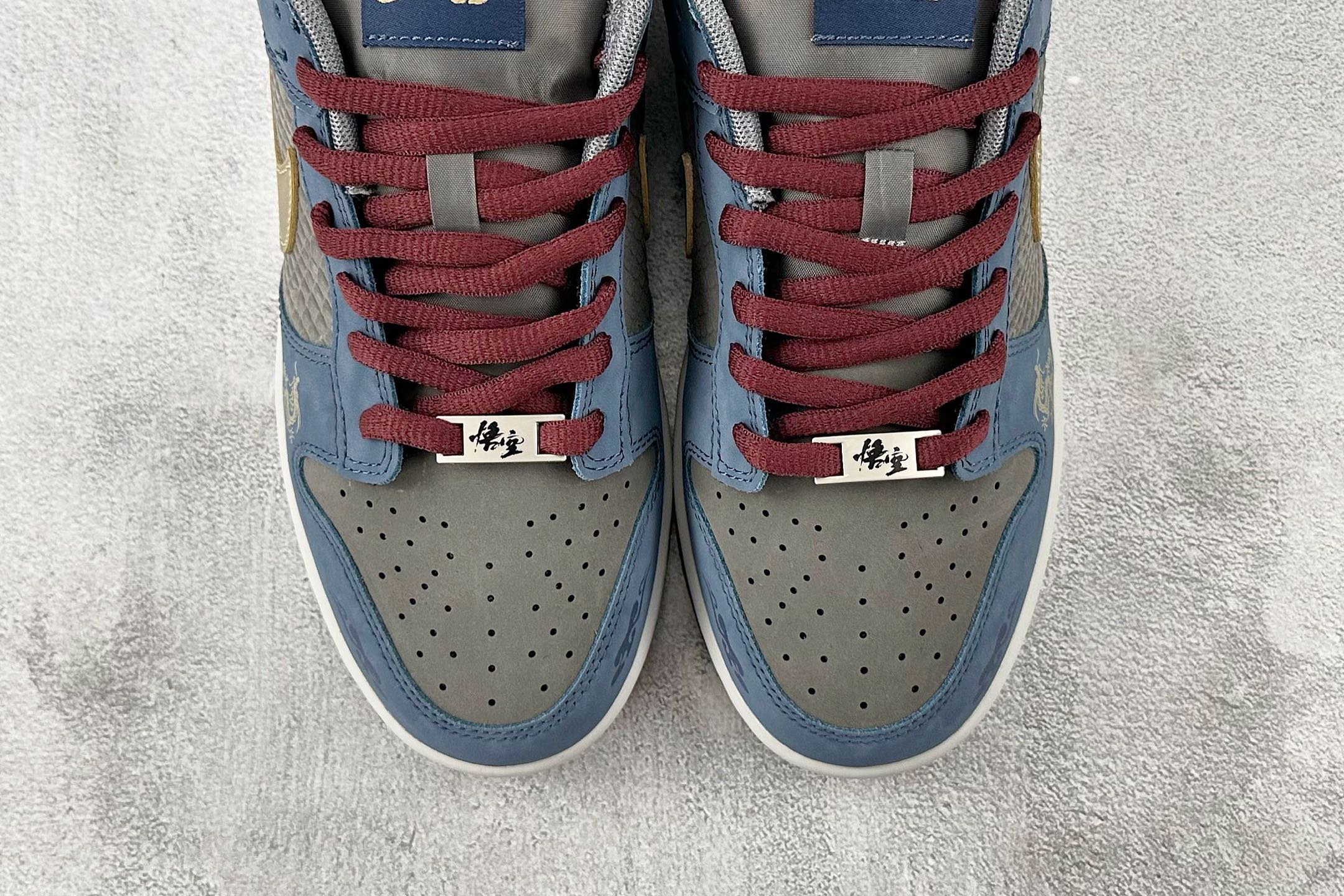 特价 
【定制球鞋】Nike Dunk 悟空 米蓝黑

货号：FB8895 601
尺码：40 40.5