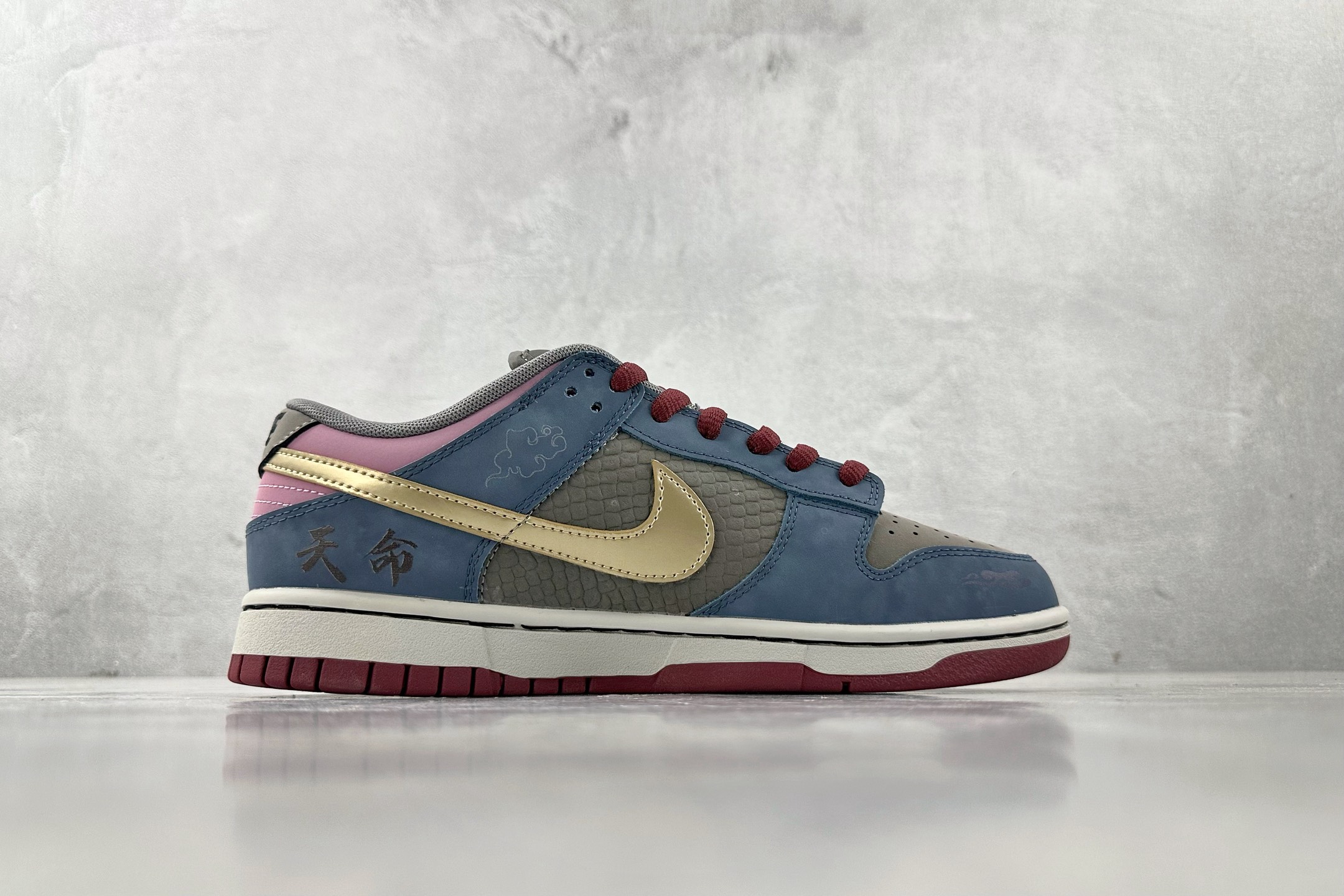 特价 
【定制球鞋】Nike Dunk 悟空 米蓝黑

货号：FB8895 601
尺码：40 40.5