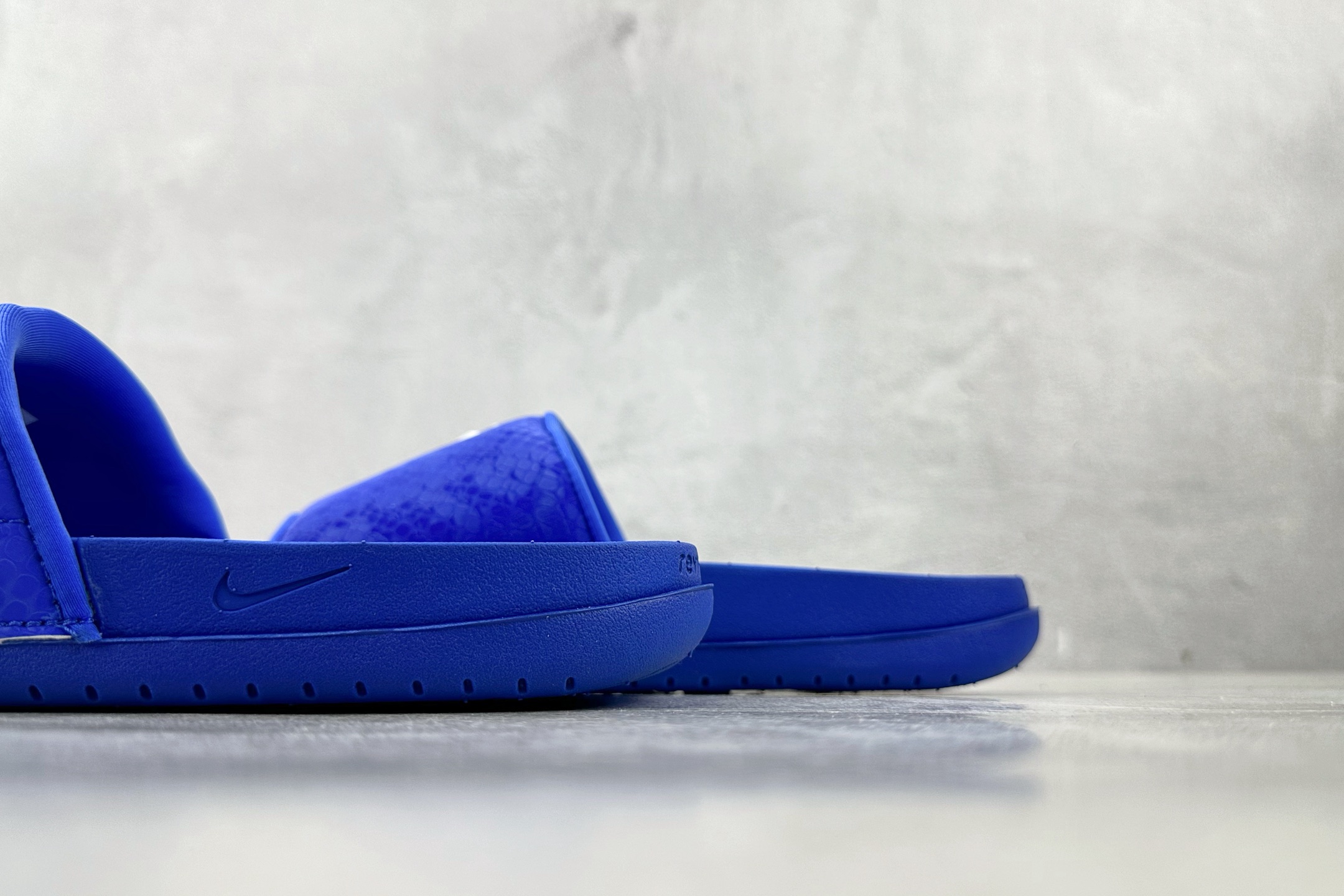 150 外贸专供 Nike Kobe Offcourt Slides 蓝色 IF2870-400