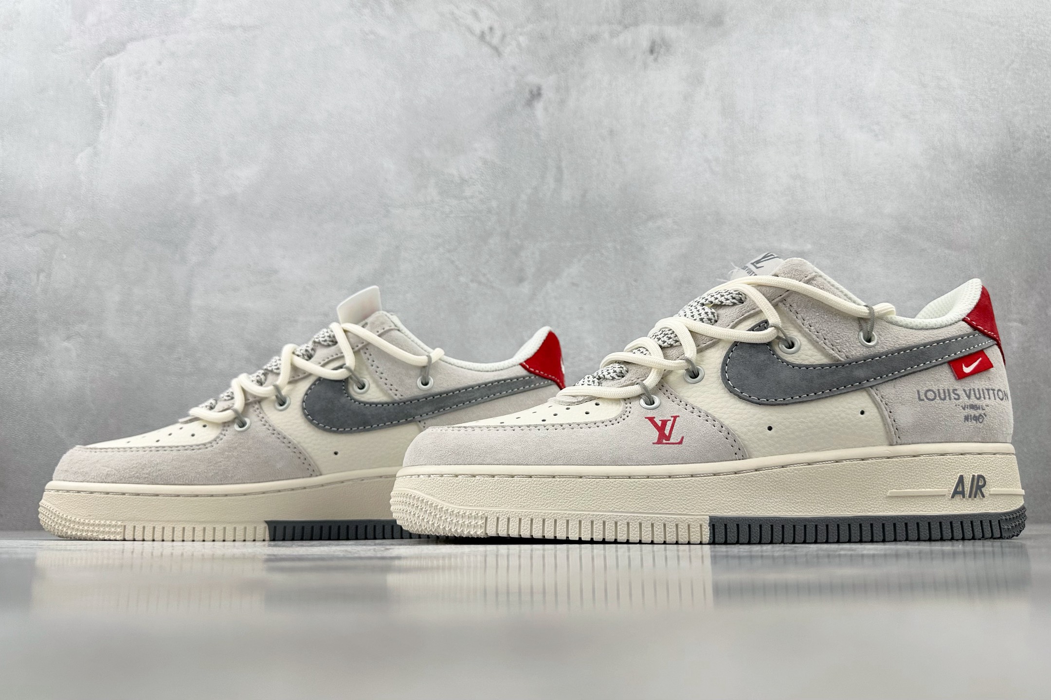 XC 
Nike Air Force 1'07  LV 联名 白灰

货号：DM6868 084
尺码：