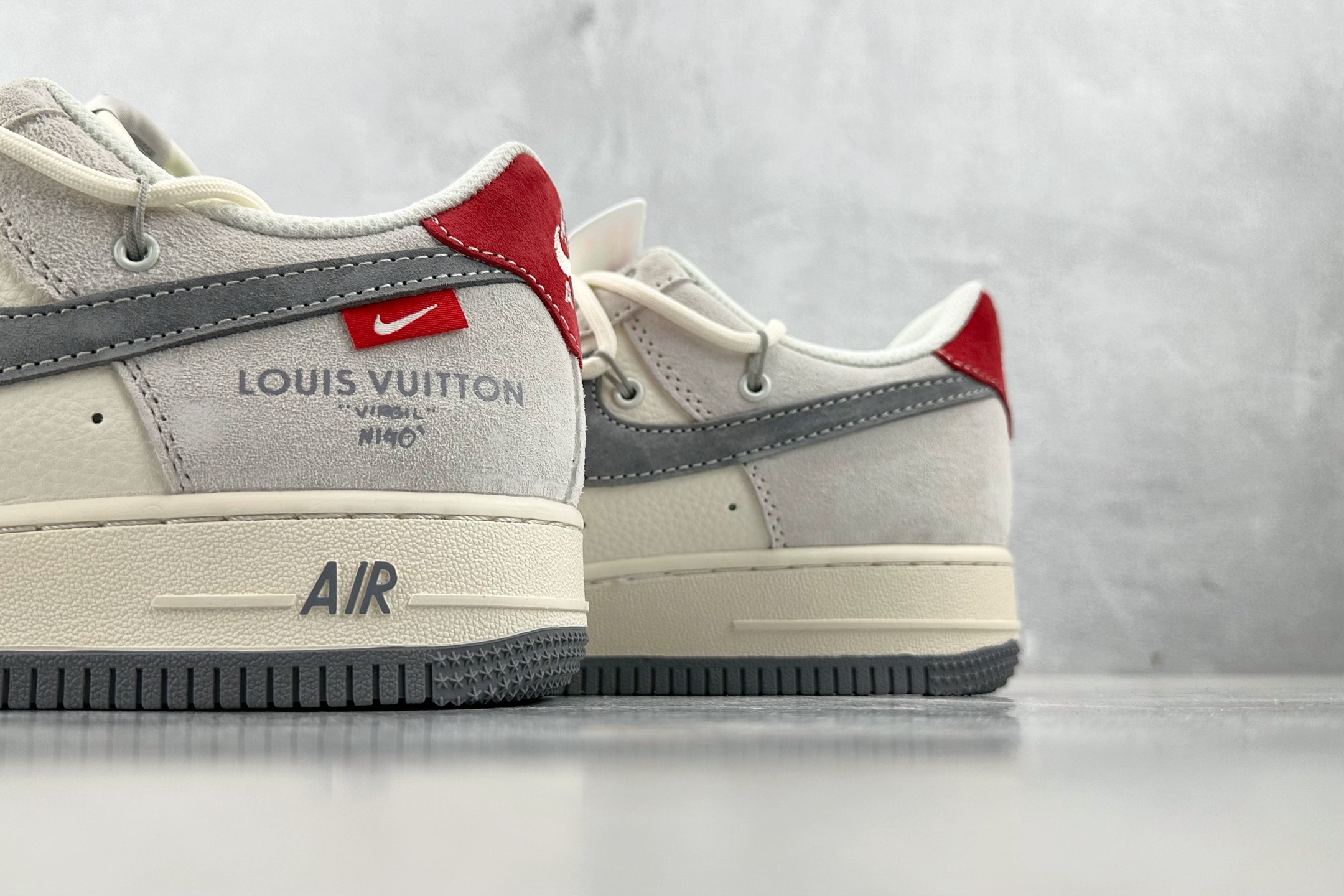 XC 
Nike Air Force 1'07  LV 联名 白灰

货号：DM6868 084
尺码：